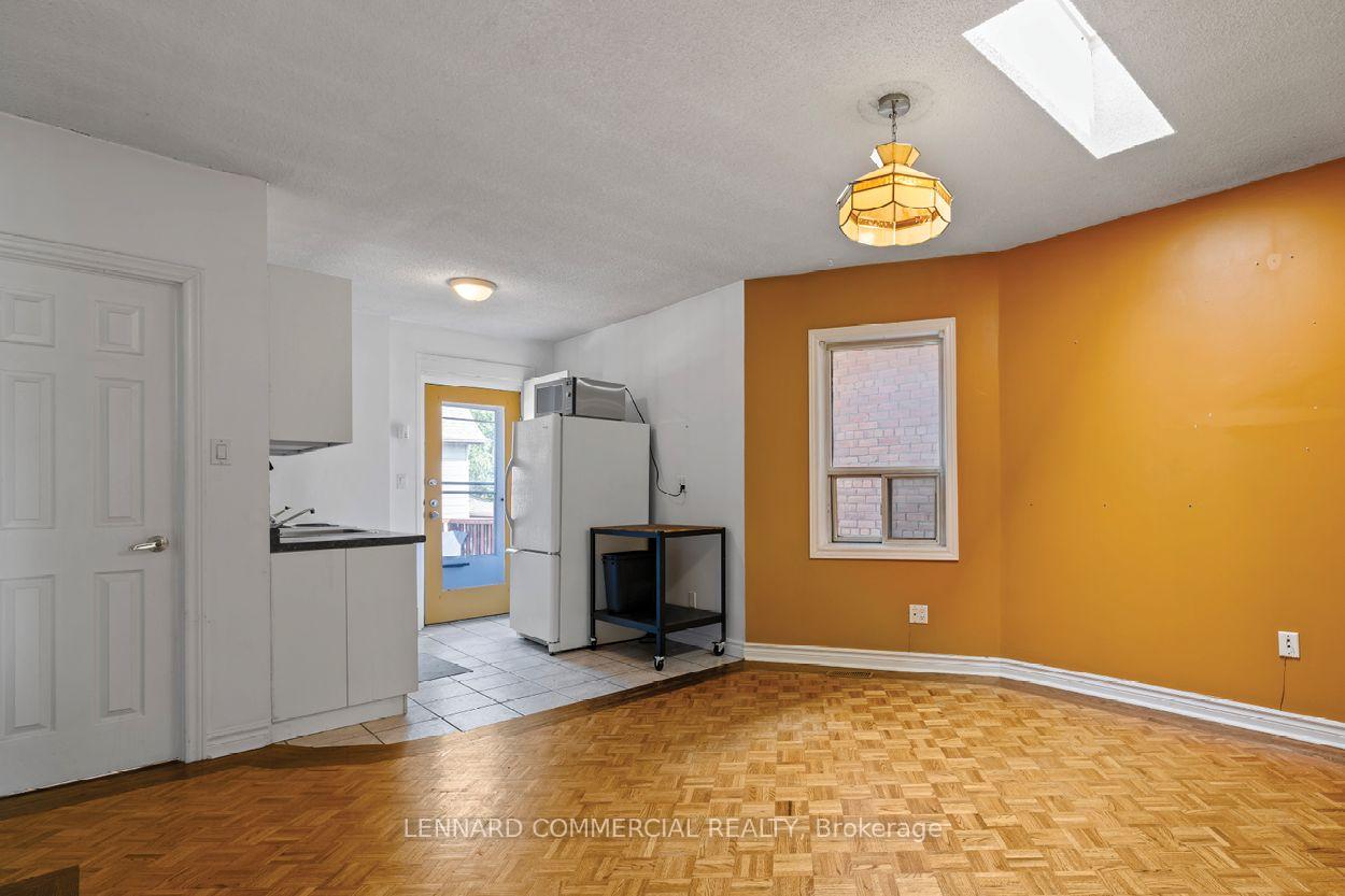 Photo 3 of Unit 2nd Floor, 338 Kingston Road, Toronto, Woodbine Corridor — HOMEH