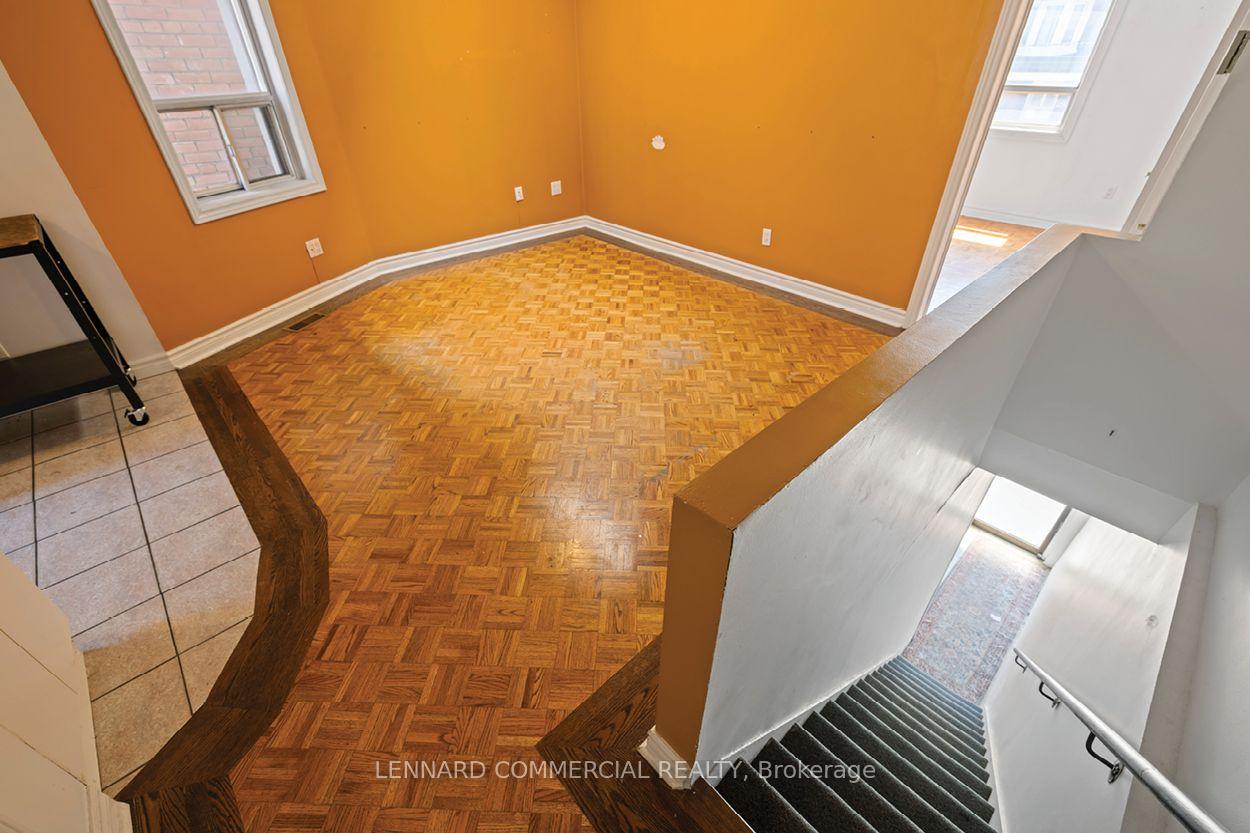 Photo 4 of Unit 2nd Floor, 338 Kingston Road, Toronto, Woodbine Corridor — HOMEH