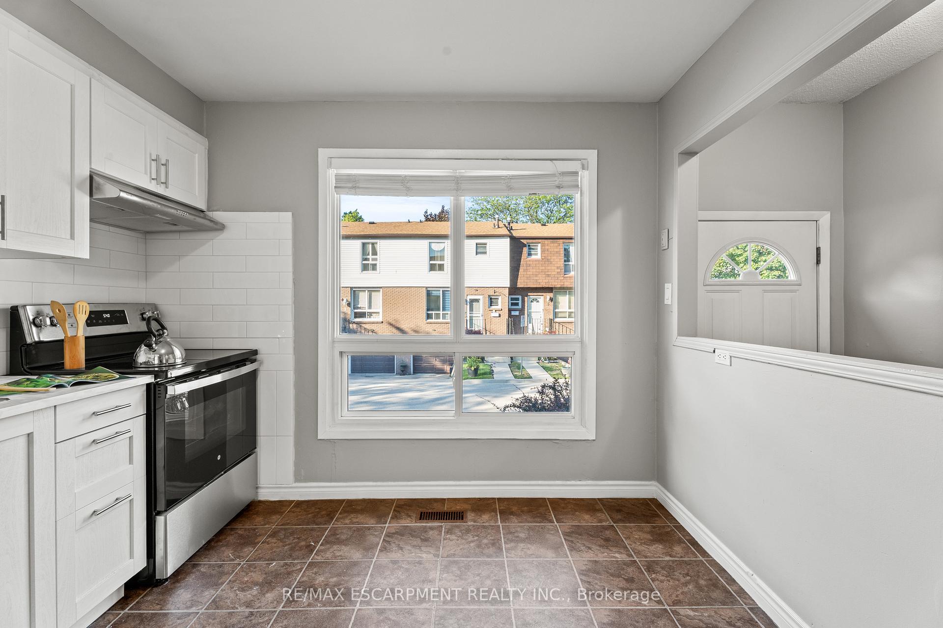 Photo 2 of Unit 33, 1301 Upper Gage Avenue, Hamilton, Quinndale — HOMEH