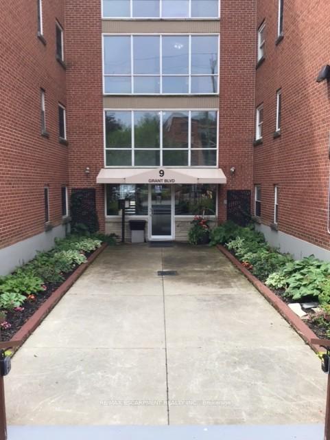 Photo 1 of Unit 105, 9 Grant Boulevard S, Hamilton, Dundas — HOMEH