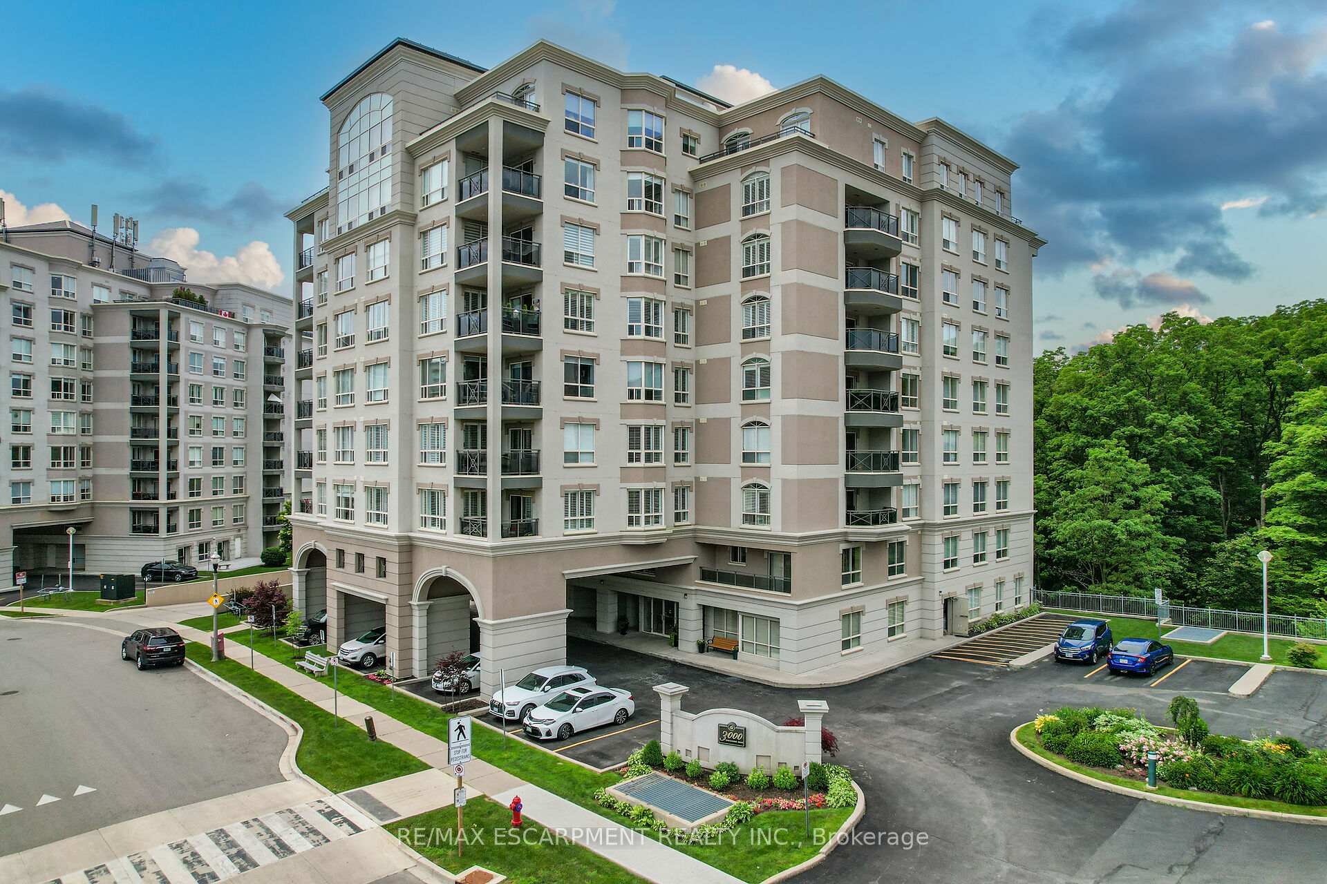 Photo 7 of Unit 807, 3000 Creekside Drive, Hamilton, Dundas — HOMEH