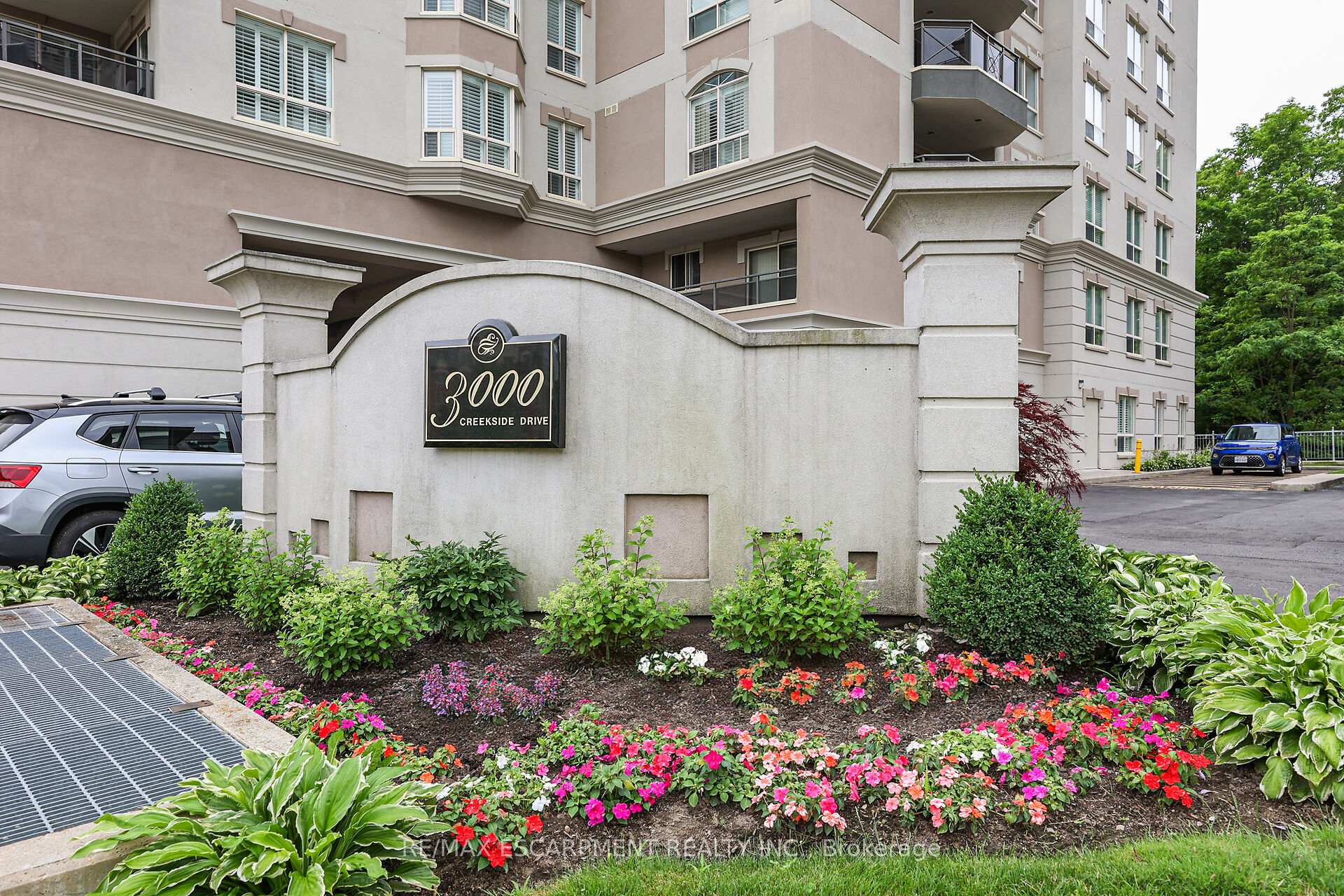 Photo 6 of Unit 807, 3000 Creekside Drive, Hamilton, Dundas — HOMEH