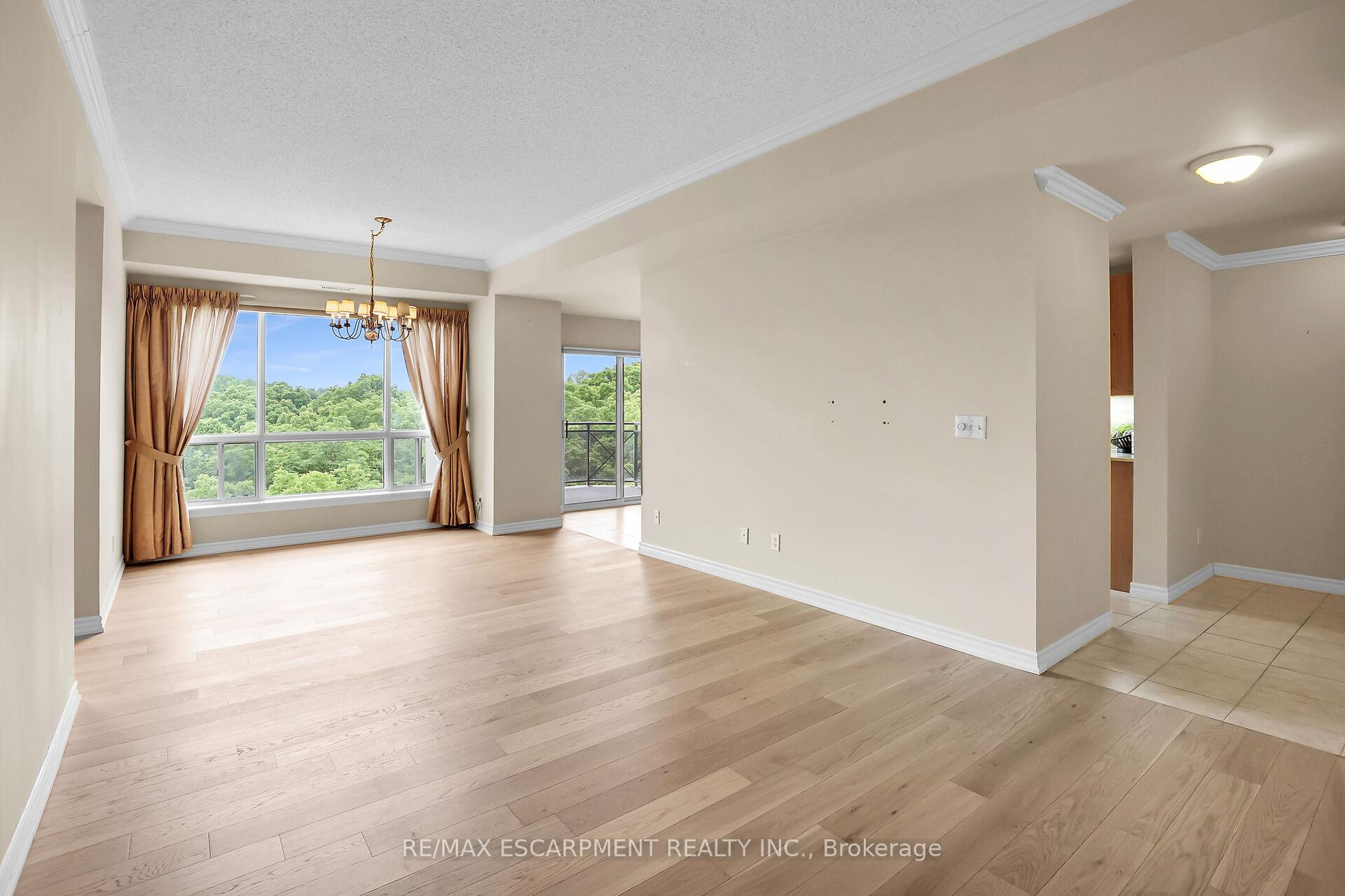 Photo 5 of Unit 807, 3000 Creekside Drive, Hamilton, Dundas — HOMEH