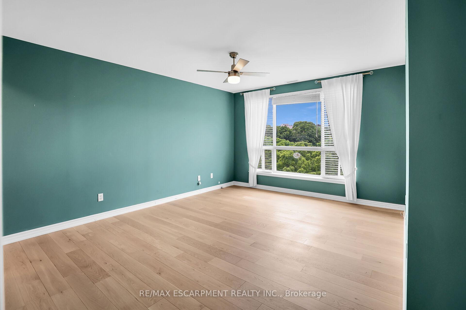 Photo 16 of Unit 807, 3000 Creekside Drive, Hamilton, Dundas — HOMEH