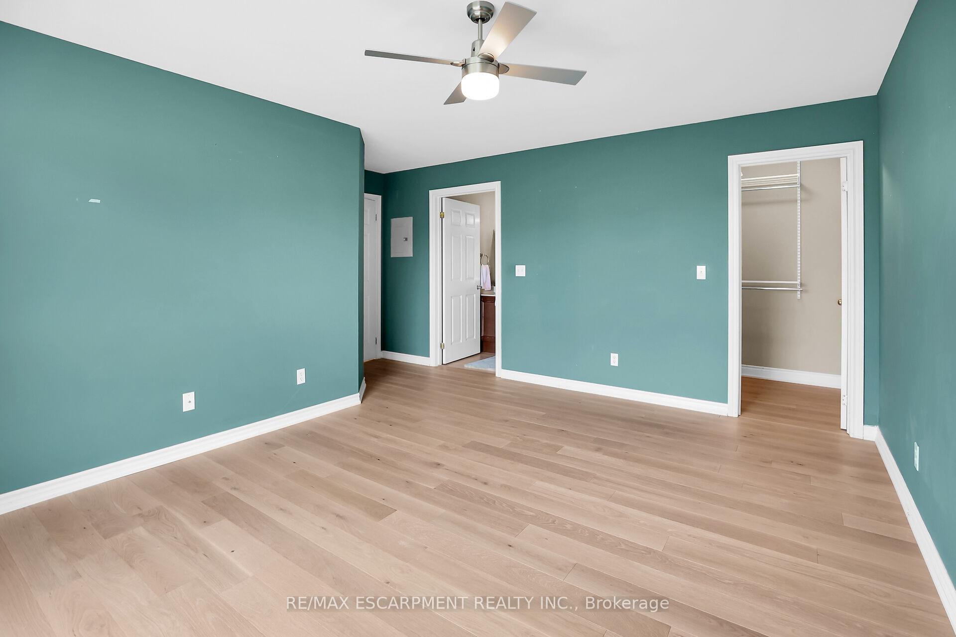 Photo 10 of Unit 807, 3000 Creekside Drive, Hamilton, Dundas — HOMEH
