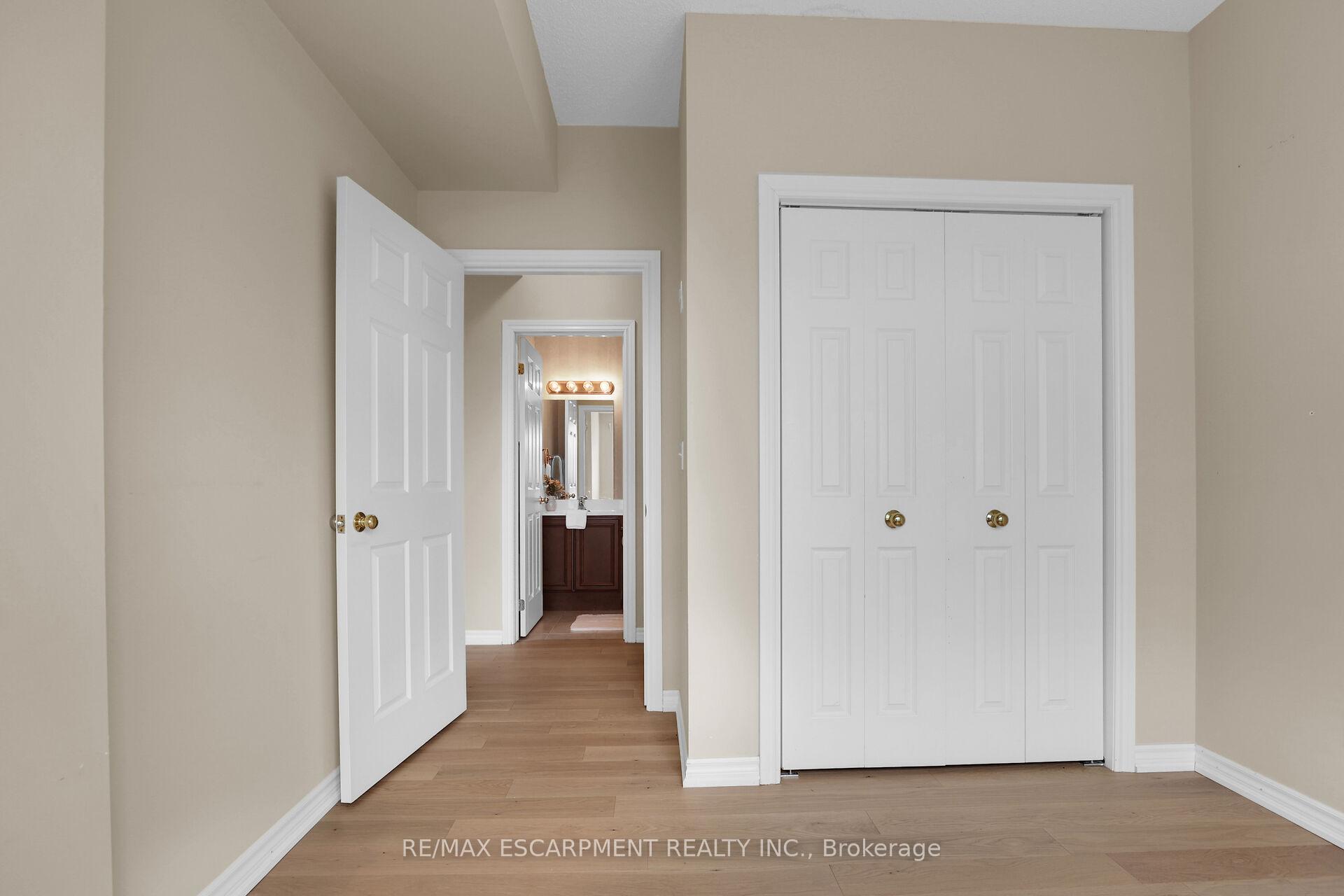 Photo 13 of Unit 807, 3000 Creekside Drive, Hamilton, Dundas — HOMEH