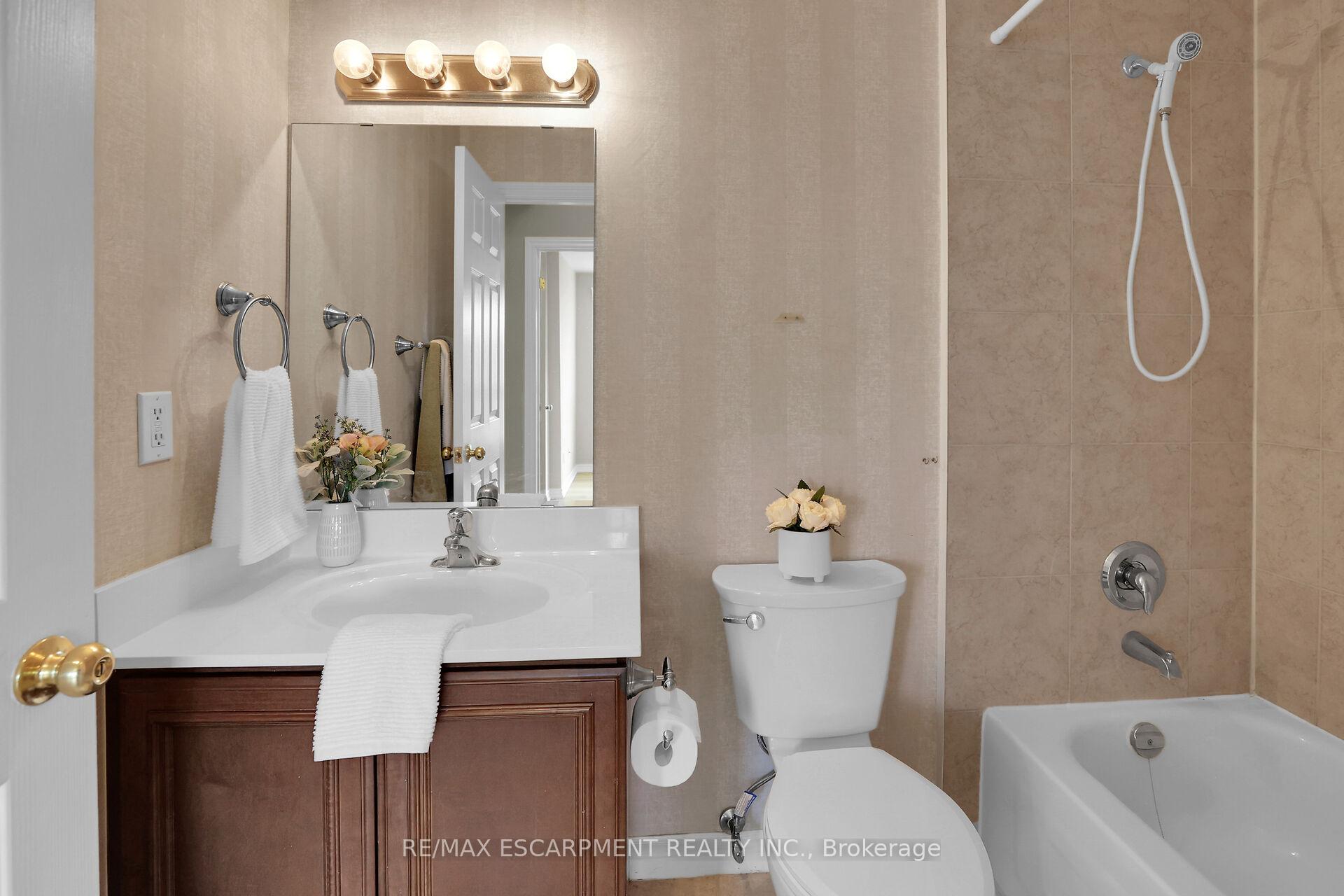 Photo 18 of Unit 807, 3000 Creekside Drive, Hamilton, Dundas — HOMEH