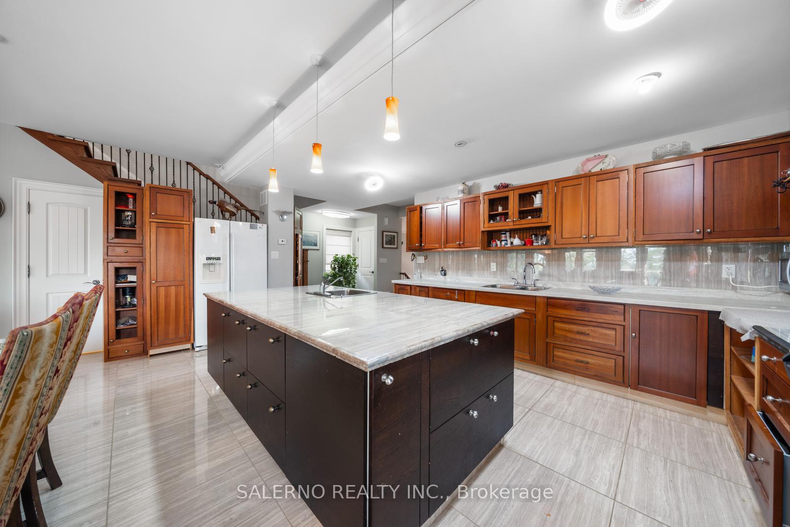 Photo 10 of 645 Park Road, Innisfil, Alcona — HOMEH