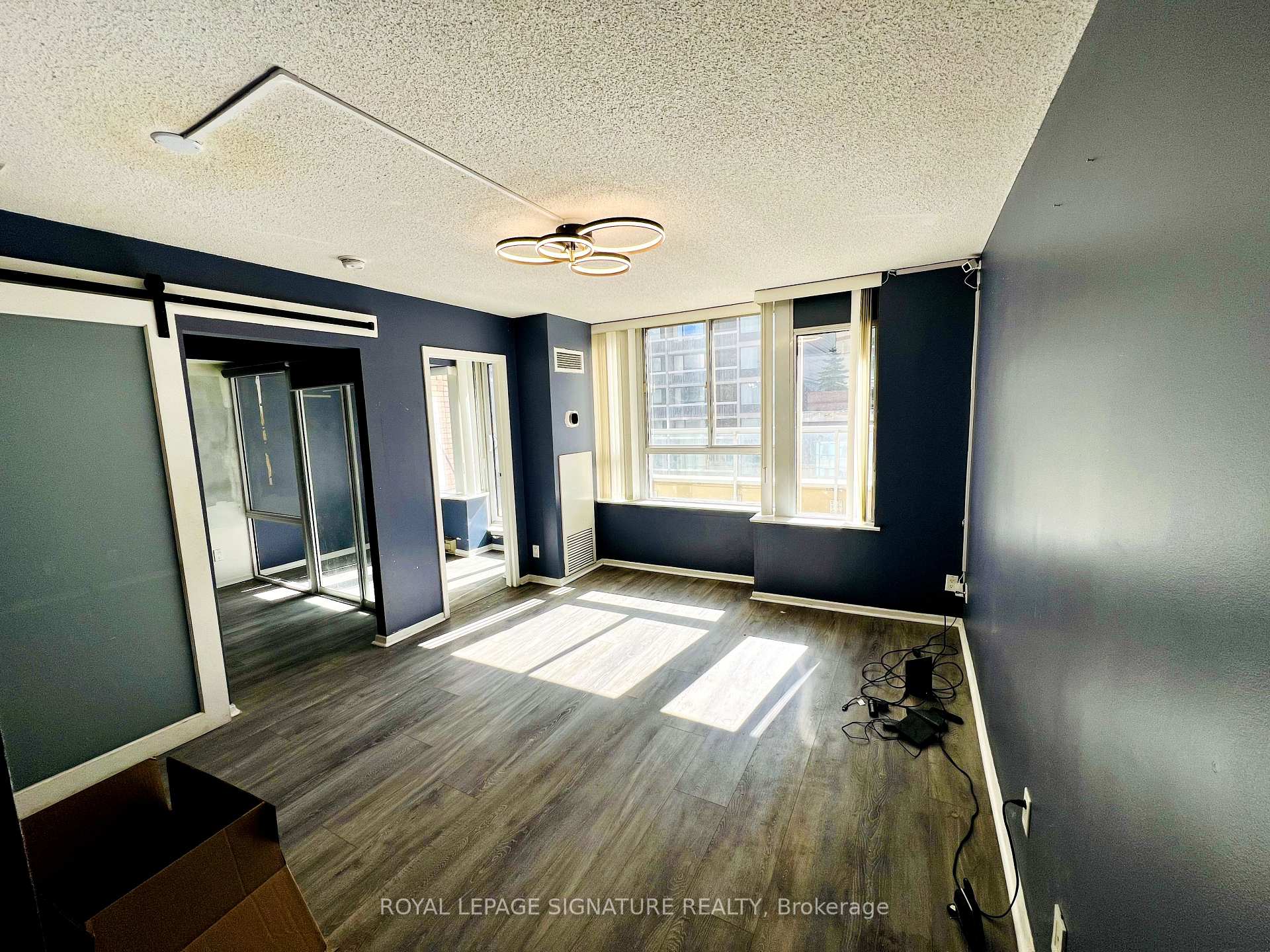 Front of Unit 608, 44 Gerrard Street W