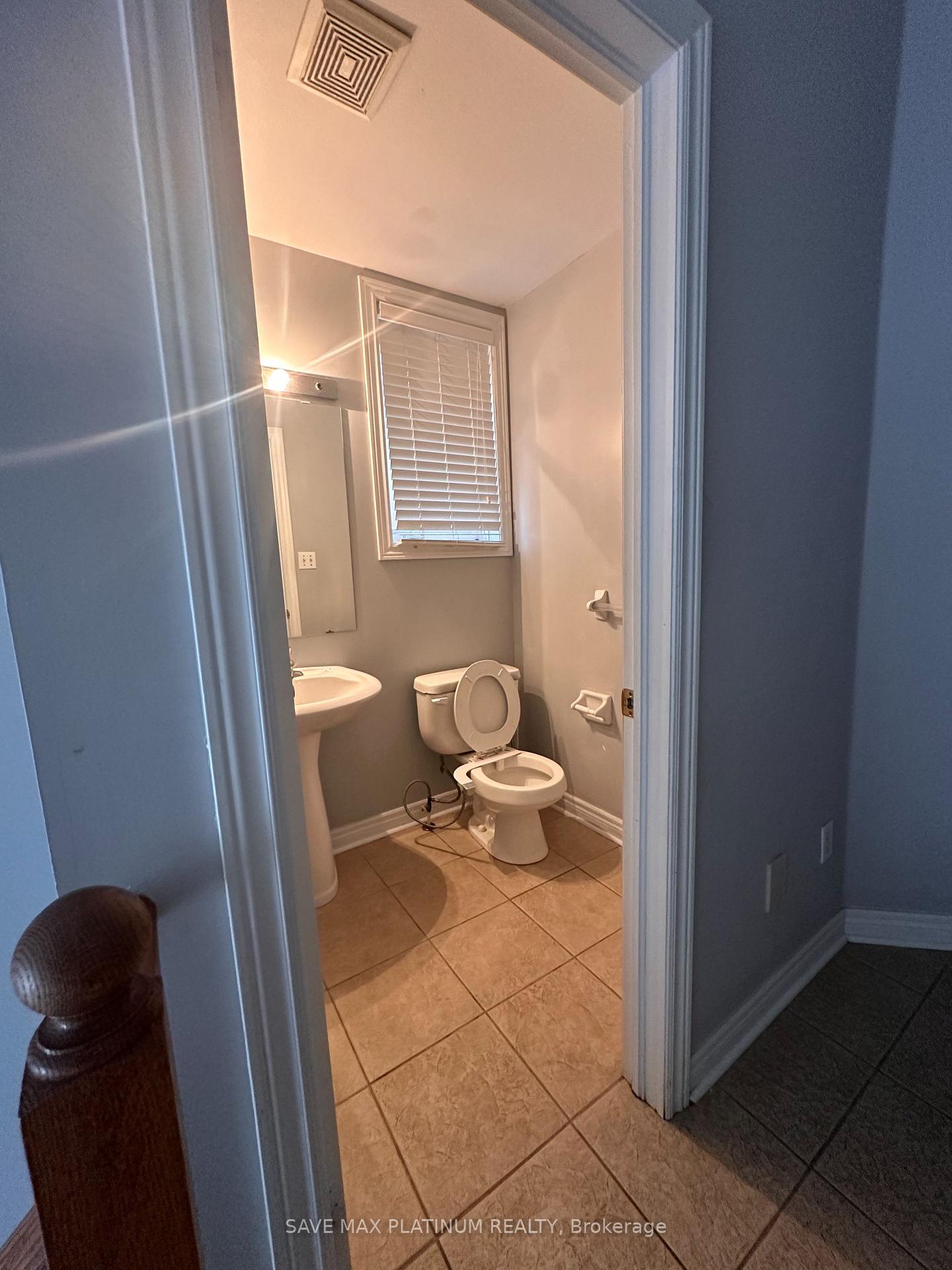 Photo 2 of 38 Chalkfarm Crescent, Brampton, Northwest Sandalwood Parkway — HOMEH