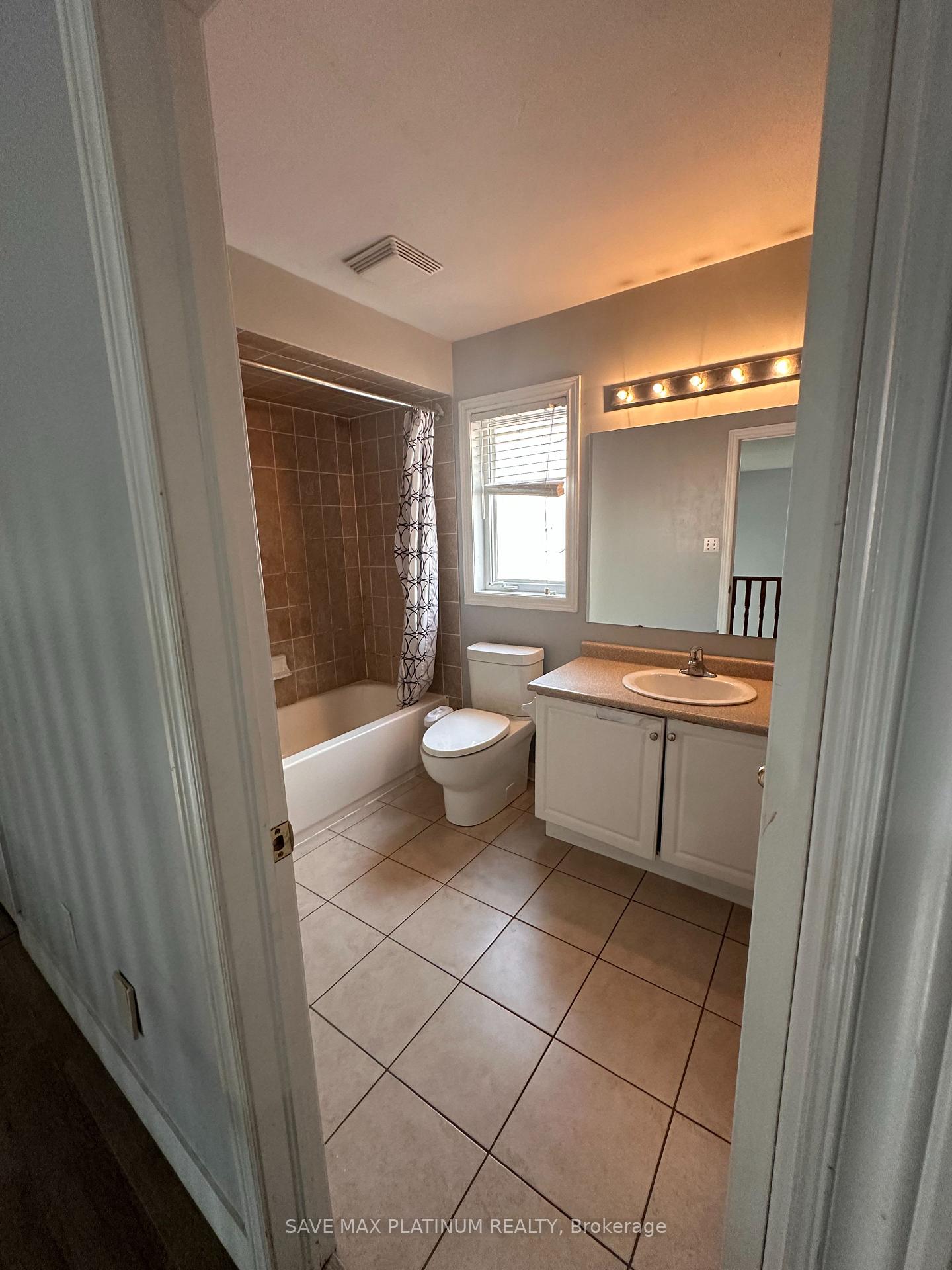 Photo 10 of 38 Chalkfarm Crescent, Brampton, Northwest Sandalwood Parkway — HOMEH