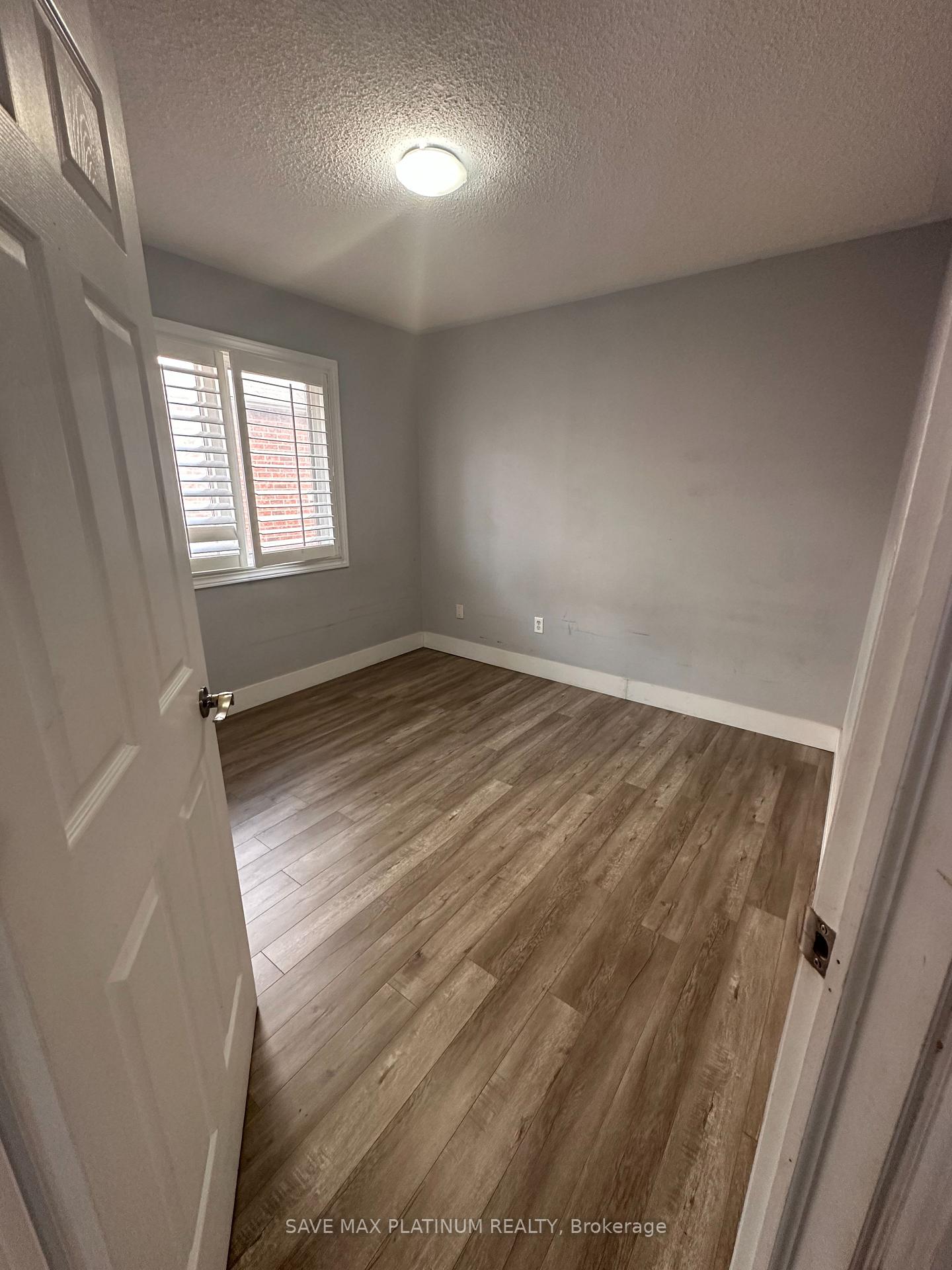 Photo 3 of 38 Chalkfarm Crescent, Brampton, Northwest Sandalwood Parkway — HOMEH