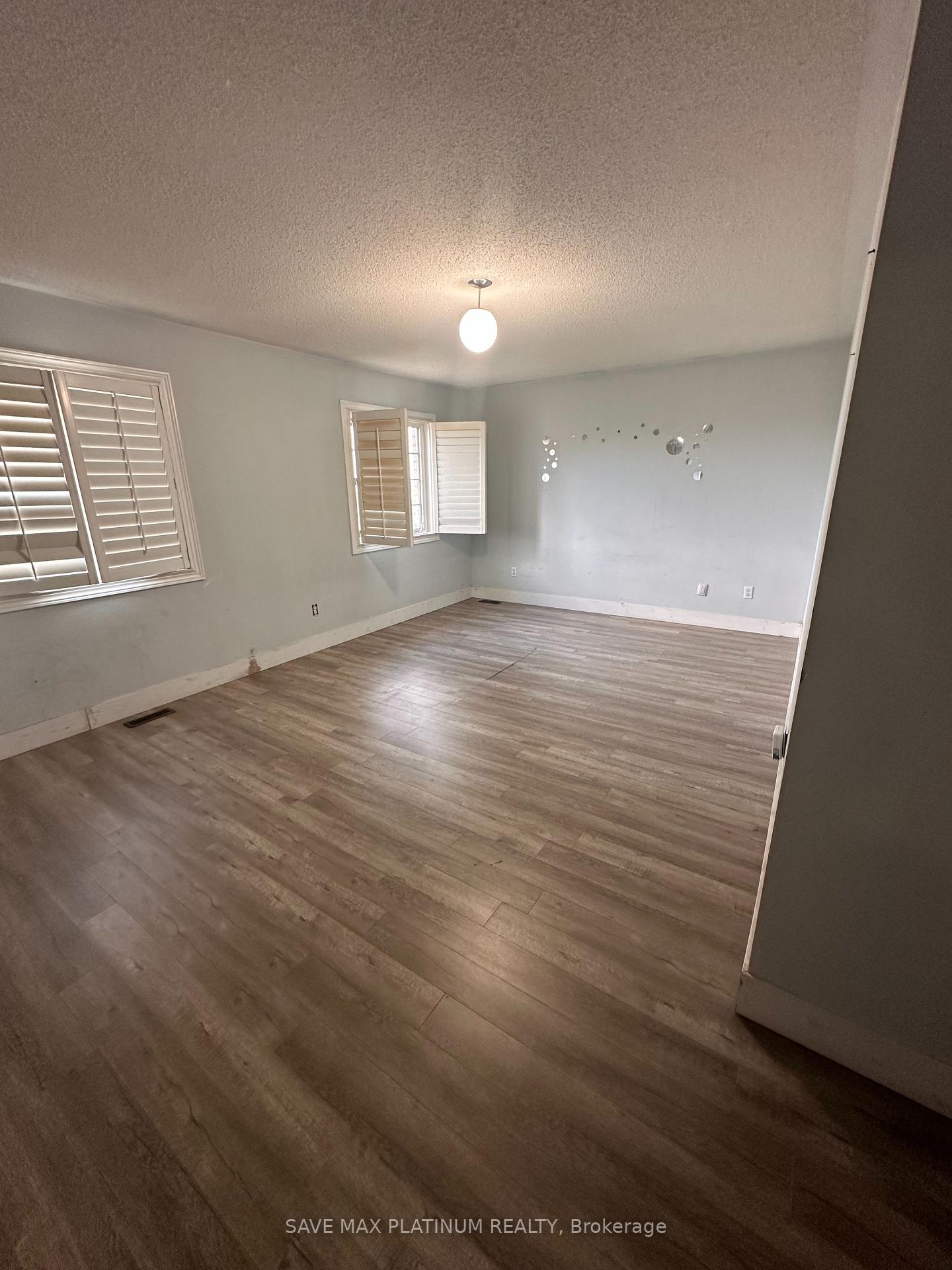 Photo 11 of 38 Chalkfarm Crescent, Brampton, Northwest Sandalwood Parkway — HOMEH