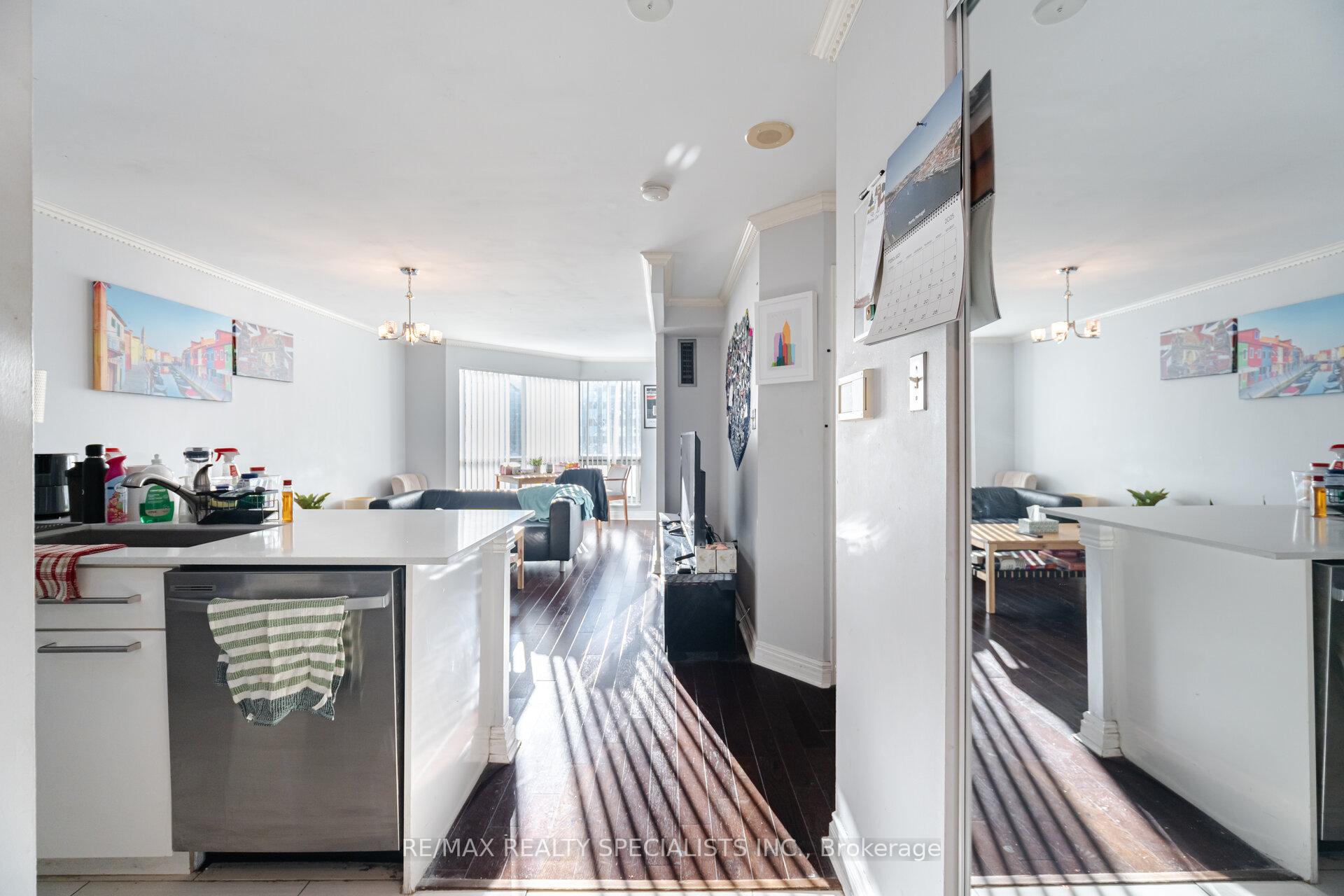 Photo 6 of Unit 1510, 10 Queens Quay, Toronto, Waterfront Communities — HOMEH