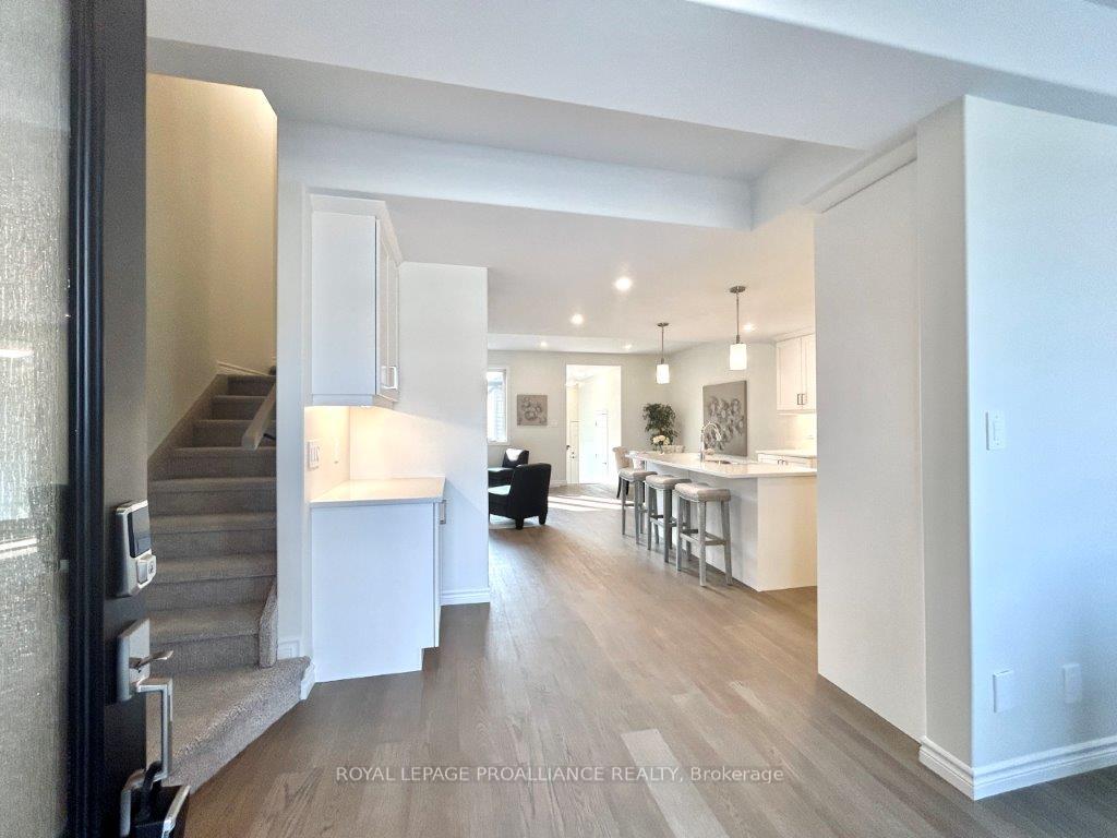 Photo 2 of 32 Riverstone Way, Belleville, Thurlow Ward — HOMEH