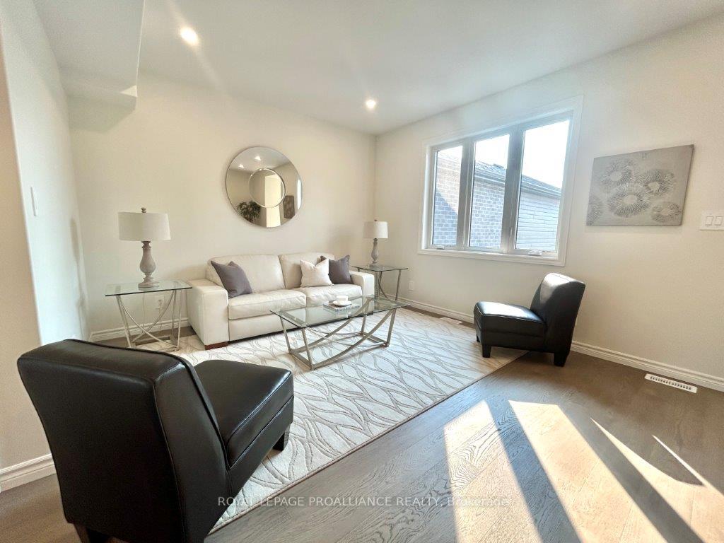 Photo 10 of 32 Riverstone Way, Belleville, Thurlow Ward — HOMEH