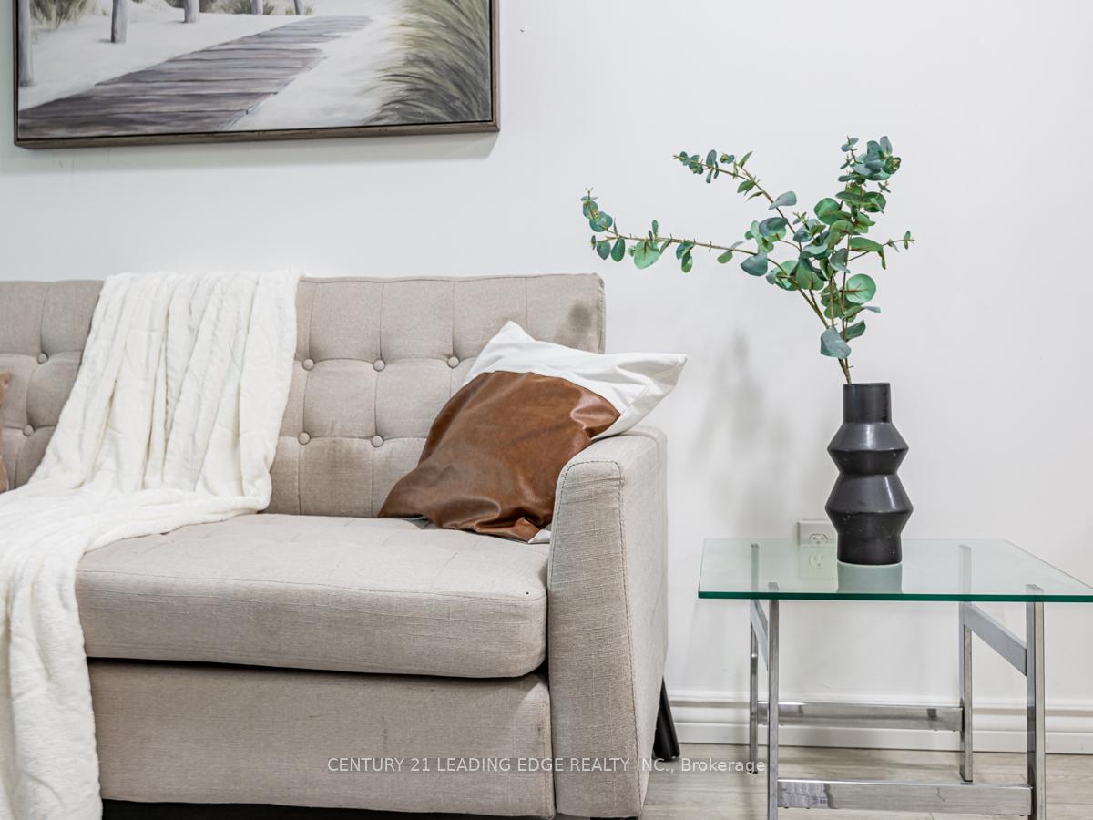 Photo 5 of Unit 715, 1235 Bayly Street, Pickering, Bay Ridges — HOMEH