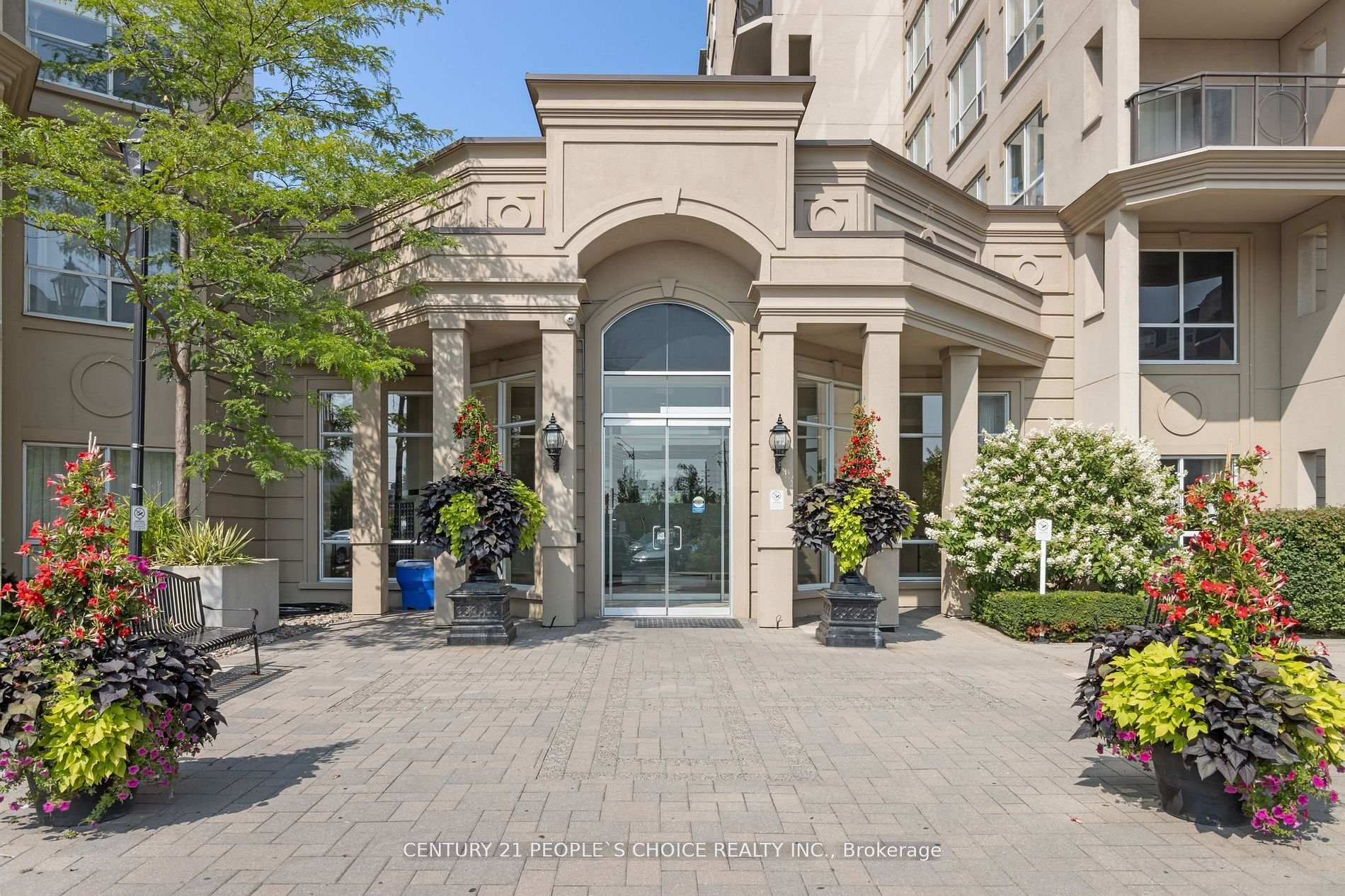 Front of Unit 302, 2 Maison Parc Court