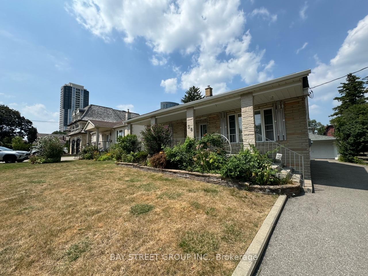 Photo 1 of 38 Woodward Avenue, Markham, Thornhill — HOMEH