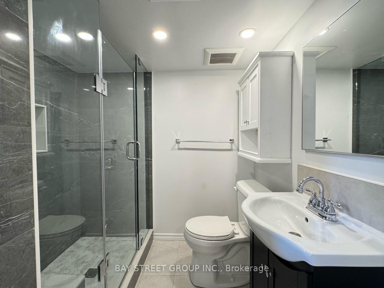 Photo 16 of 38 Woodward Avenue, Markham, Thornhill — HOMEH