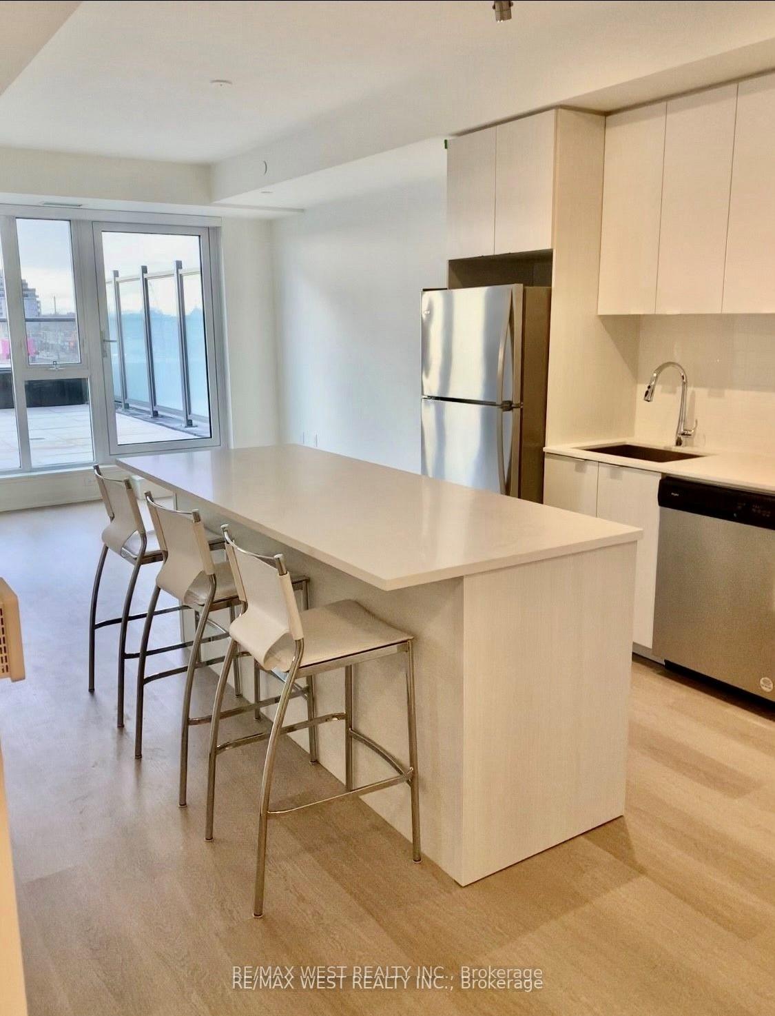 Front of Unit 305, 859 The Queensway Boulevard W