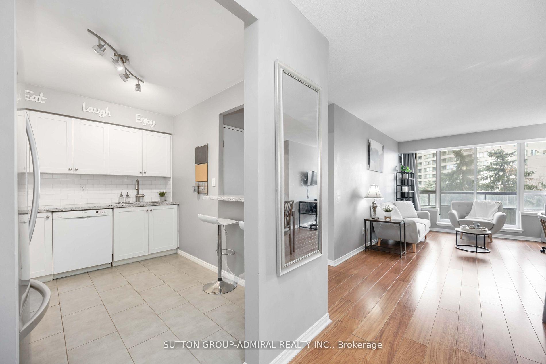 Photo 7 of Unit 412, 81 Townsgate Drive, Vaughan, Crestwood-Springfarm-Yorkhill — HOMEH