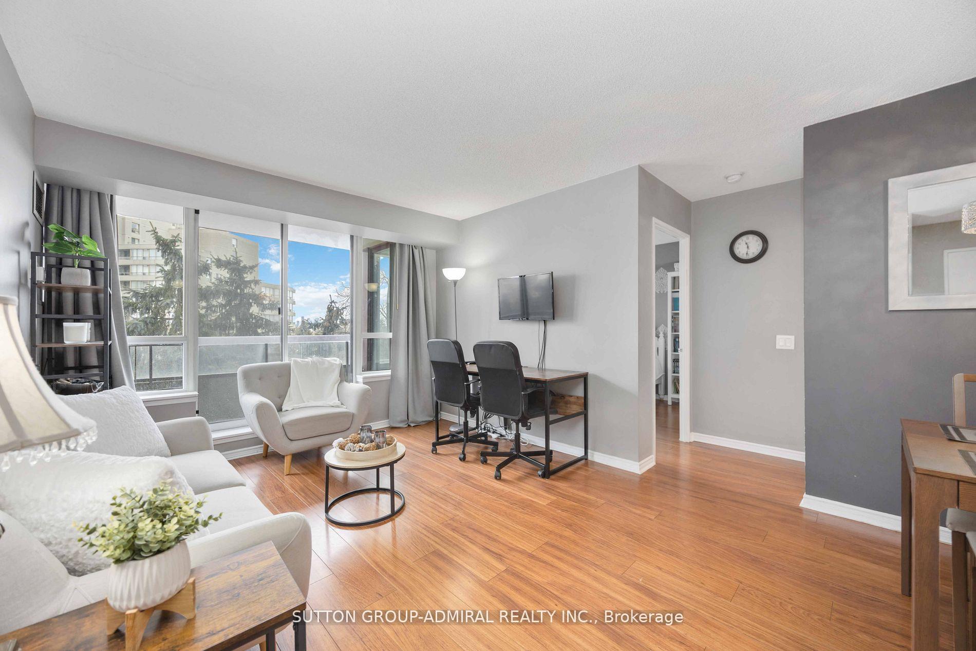 Photo 8 of Unit 412, 81 Townsgate Drive, Vaughan, Crestwood-Springfarm-Yorkhill — HOMEH