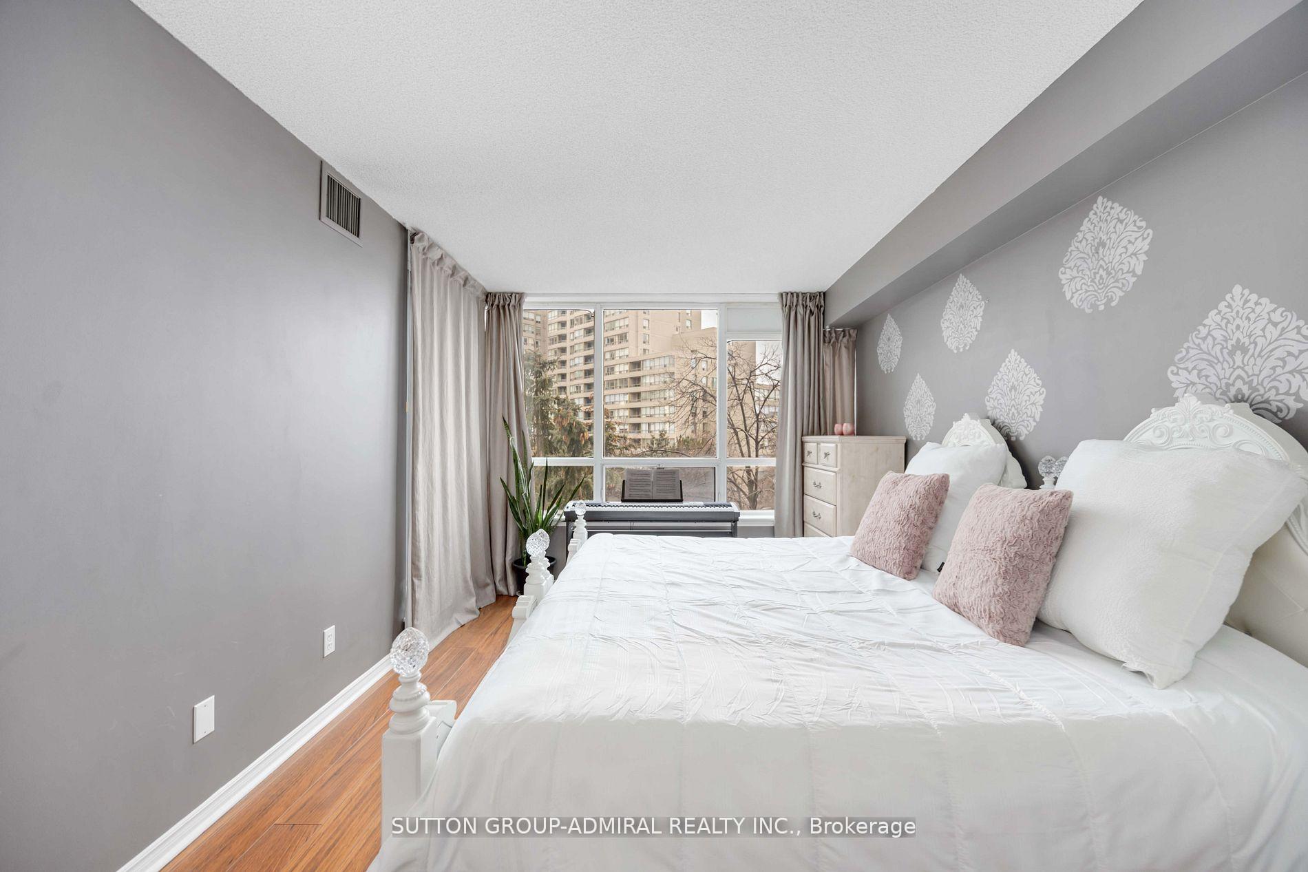 Photo 12 of Unit 412, 81 Townsgate Drive, Vaughan, Crestwood-Springfarm-Yorkhill — HOMEH