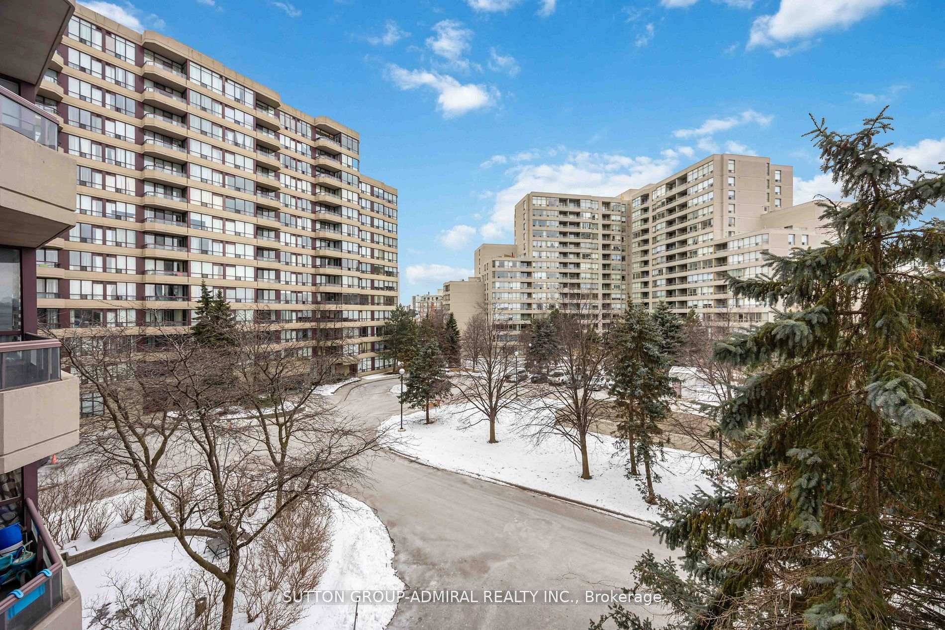 Photo 10 of Unit 412, 81 Townsgate Drive, Vaughan, Crestwood-Springfarm-Yorkhill — HOMEH