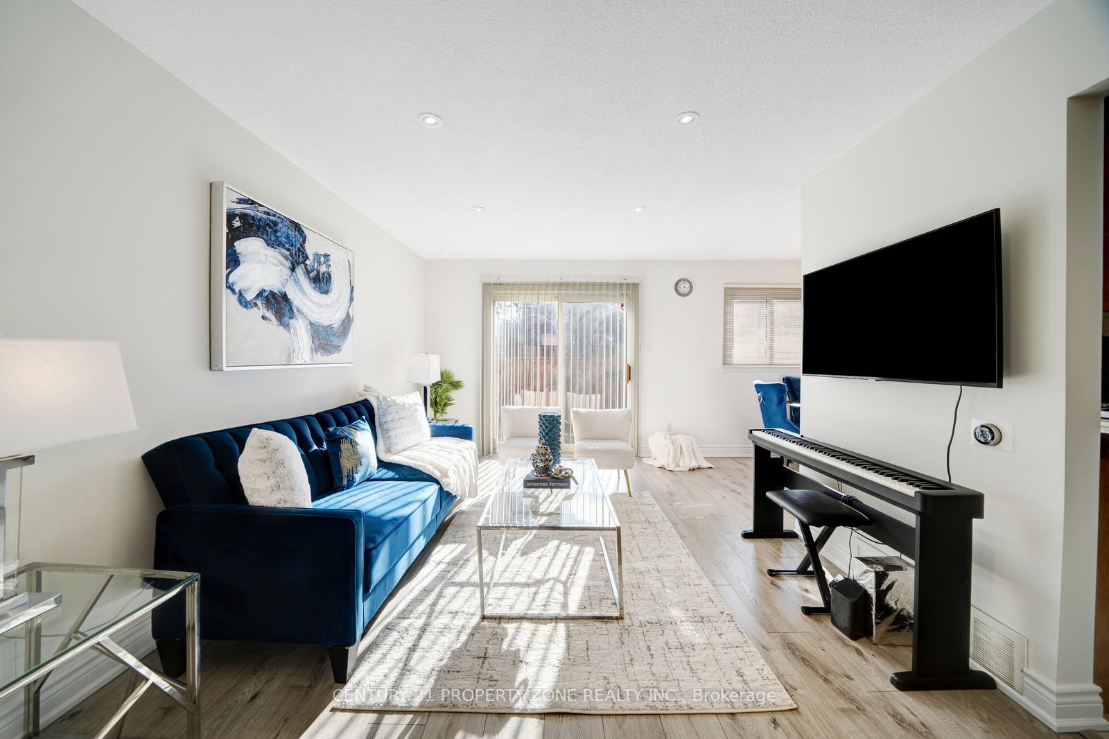 Photo 4 of Unit 352, 1 Niles Way, Markham, Aileen-Willowbrook — HOMEH