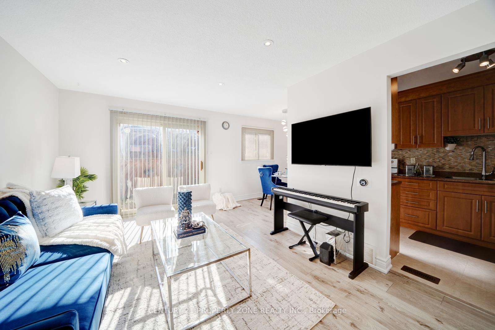 Photo 2 of Unit 352, 1 Niles Way, Markham, Aileen-Willowbrook — HOMEH