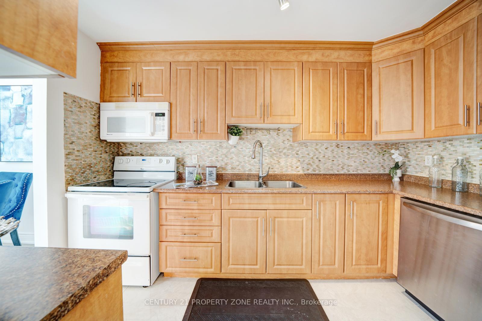 Photo 7 of Unit 352, 1 Niles Way, Markham, Aileen-Willowbrook — HOMEH