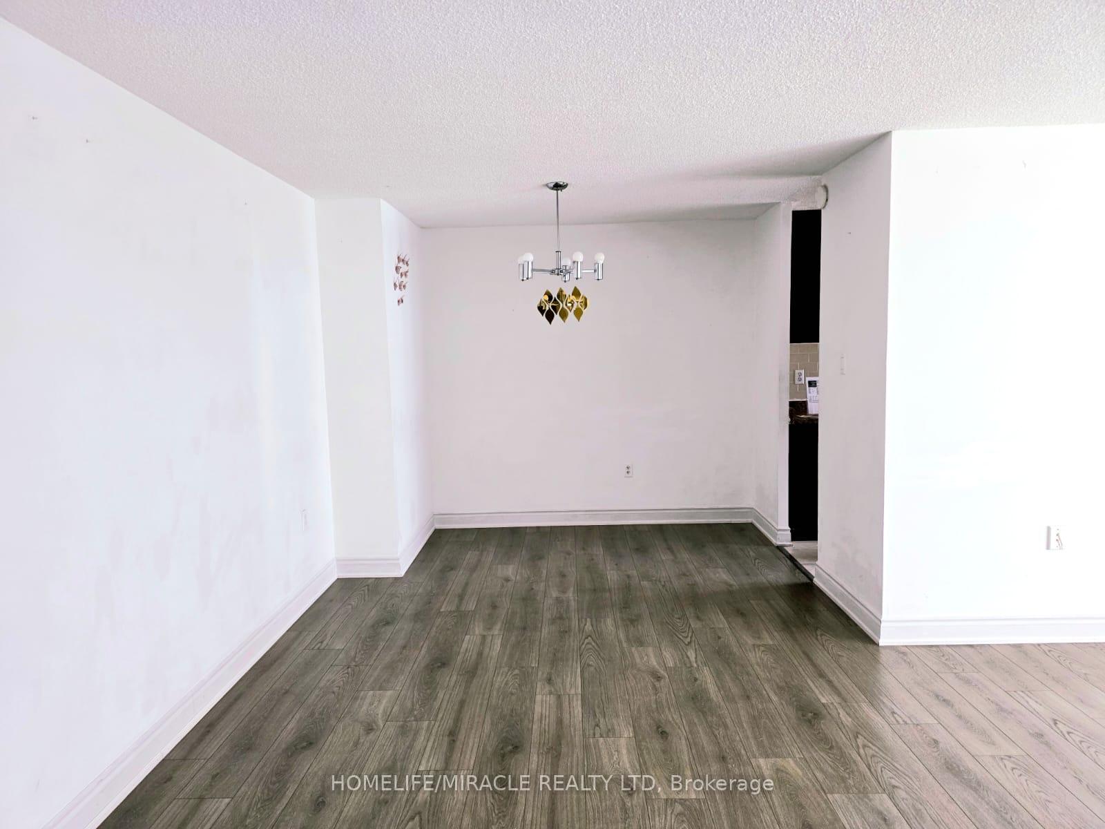 Photo 5 of Unit 1106, 4 King Cross Road, Brampton, Queen Street Corridor — HOMEH