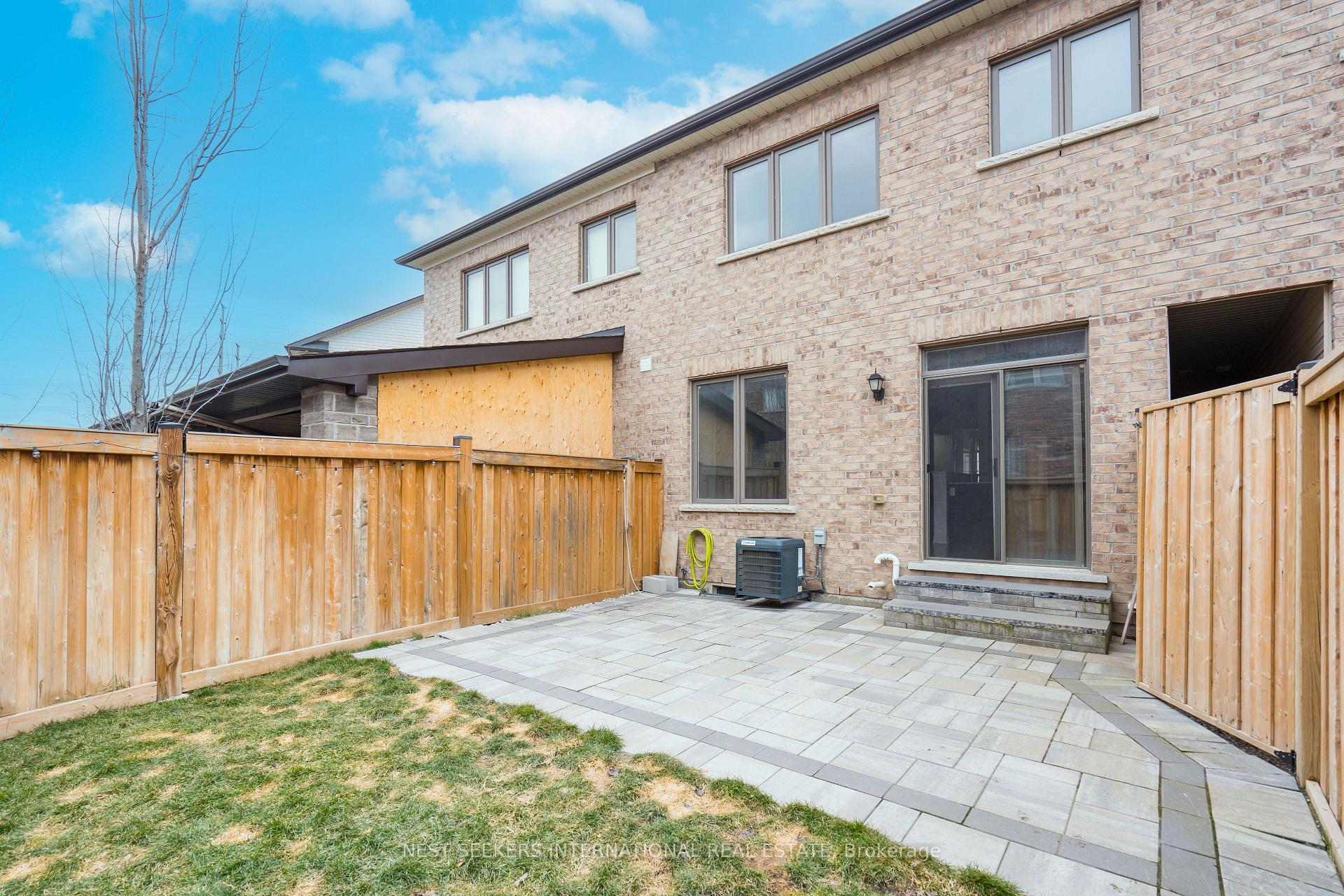 Photo 32 of 8 True Blue Crescent, Caledon, Bolton East — HOMEH