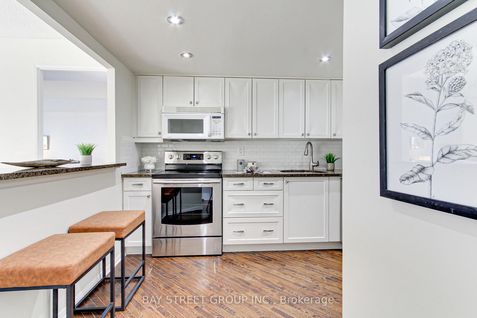 Photo 6 of Unit 913, 705 King Street W, Toronto, Niagara — HOMEH