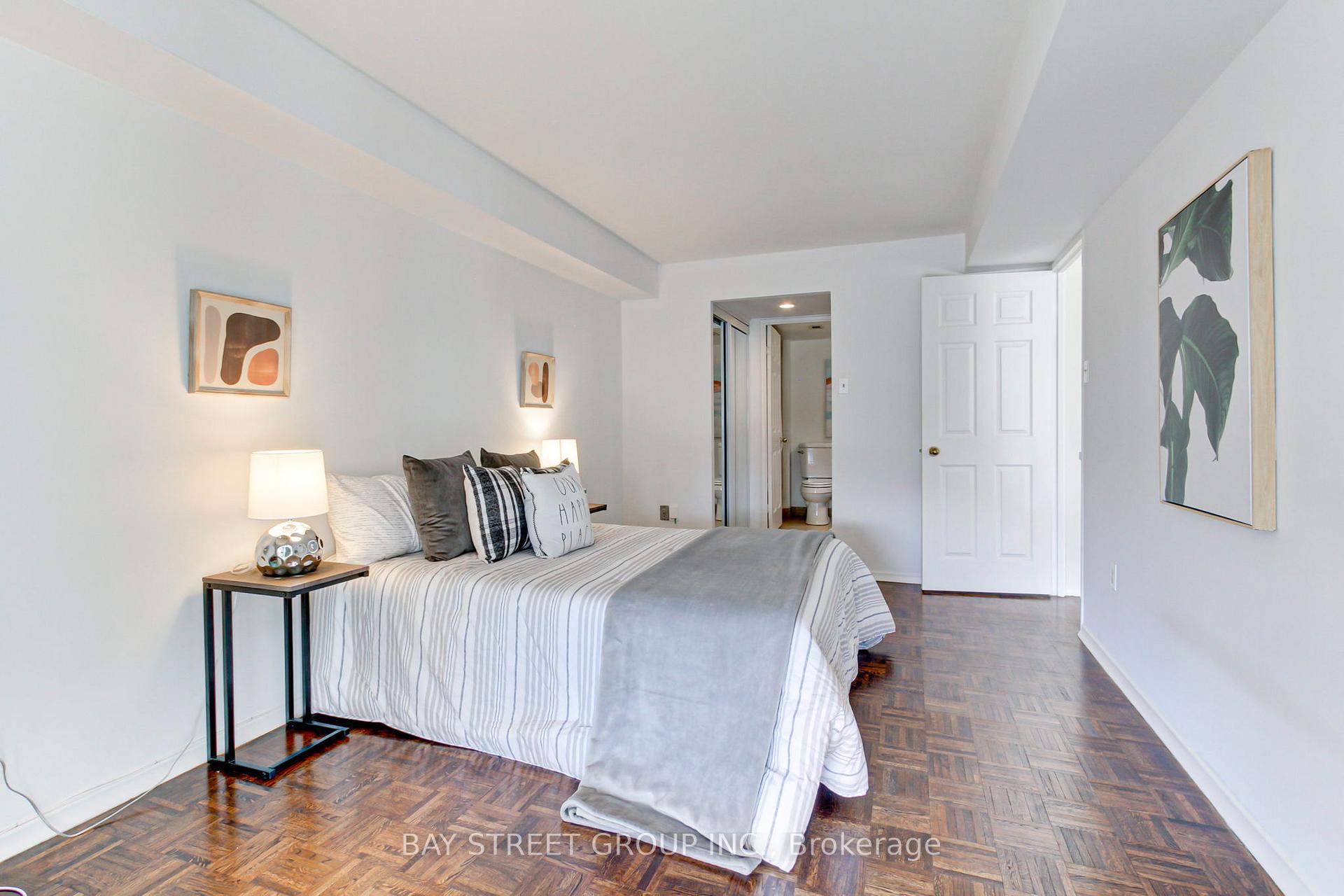 Photo 13 of Unit 913, 705 King Street W, Toronto, Niagara — HOMEH