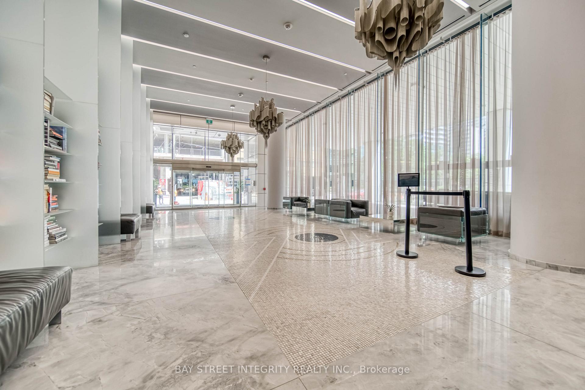 Photo 2 of Unit 1002, 5 Soudan Avenue, Toronto, Mount Pleasant West — HOMEH
