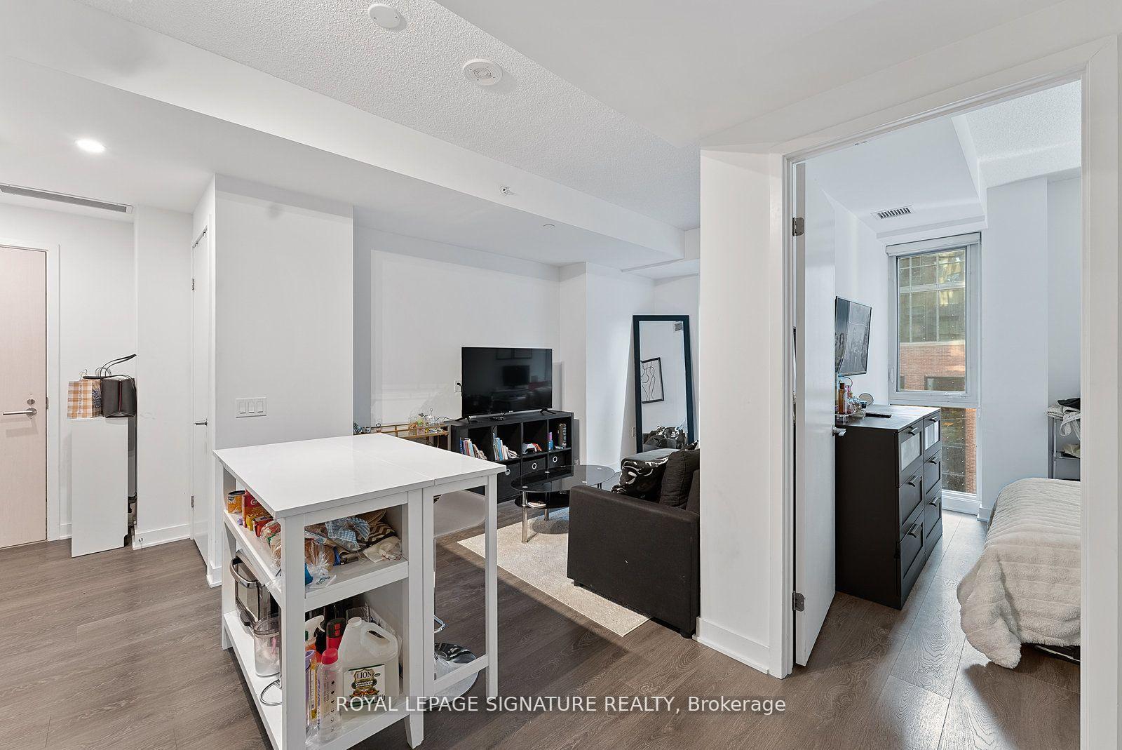 Photo 4 of Unit 320, 115 Blue Jays Way, Toronto, Waterfront Communities — HOMEH