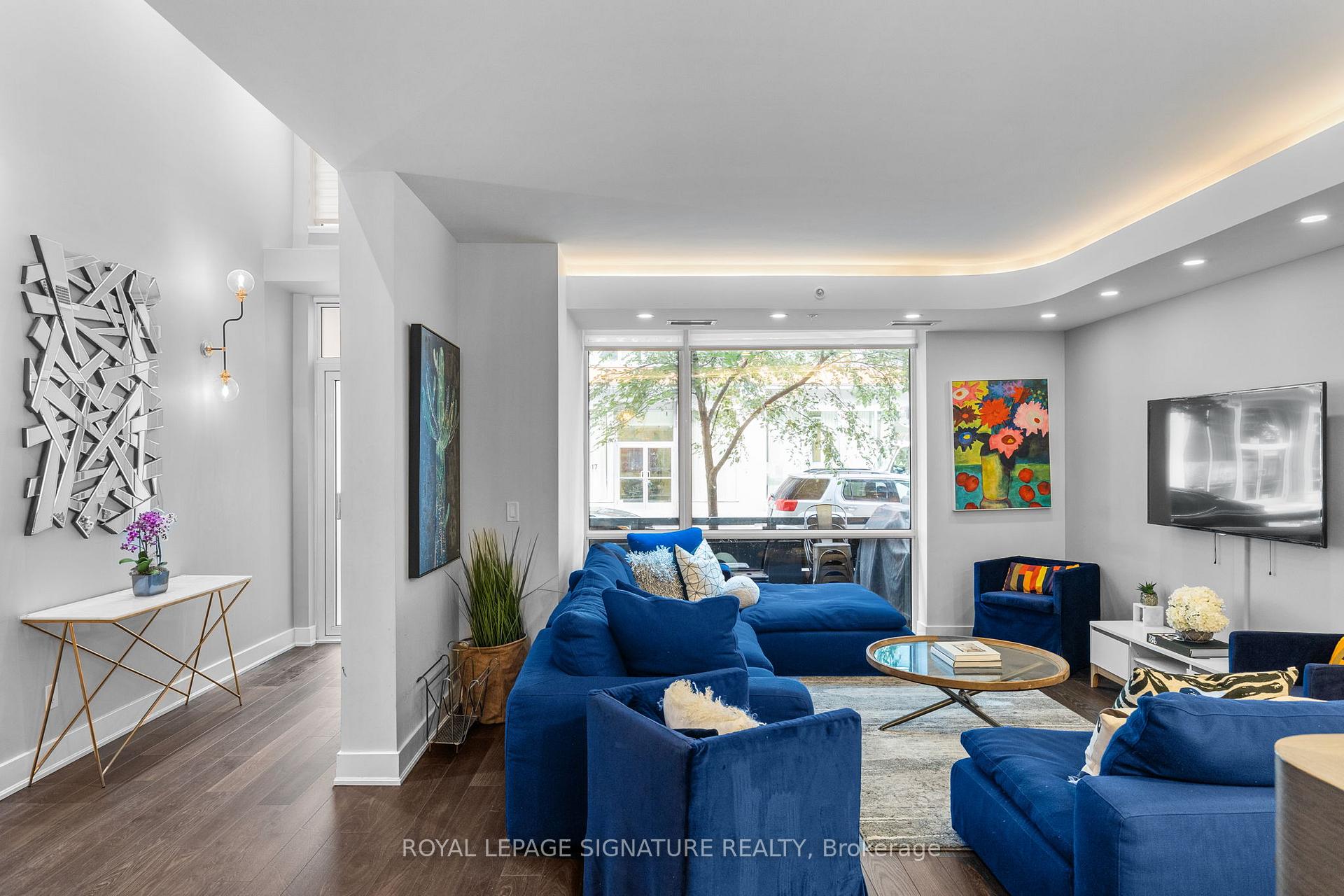 Photo 2 of Unit TH20, 30 Nelson Street, Toronto, Waterfront Communities — HOMEH