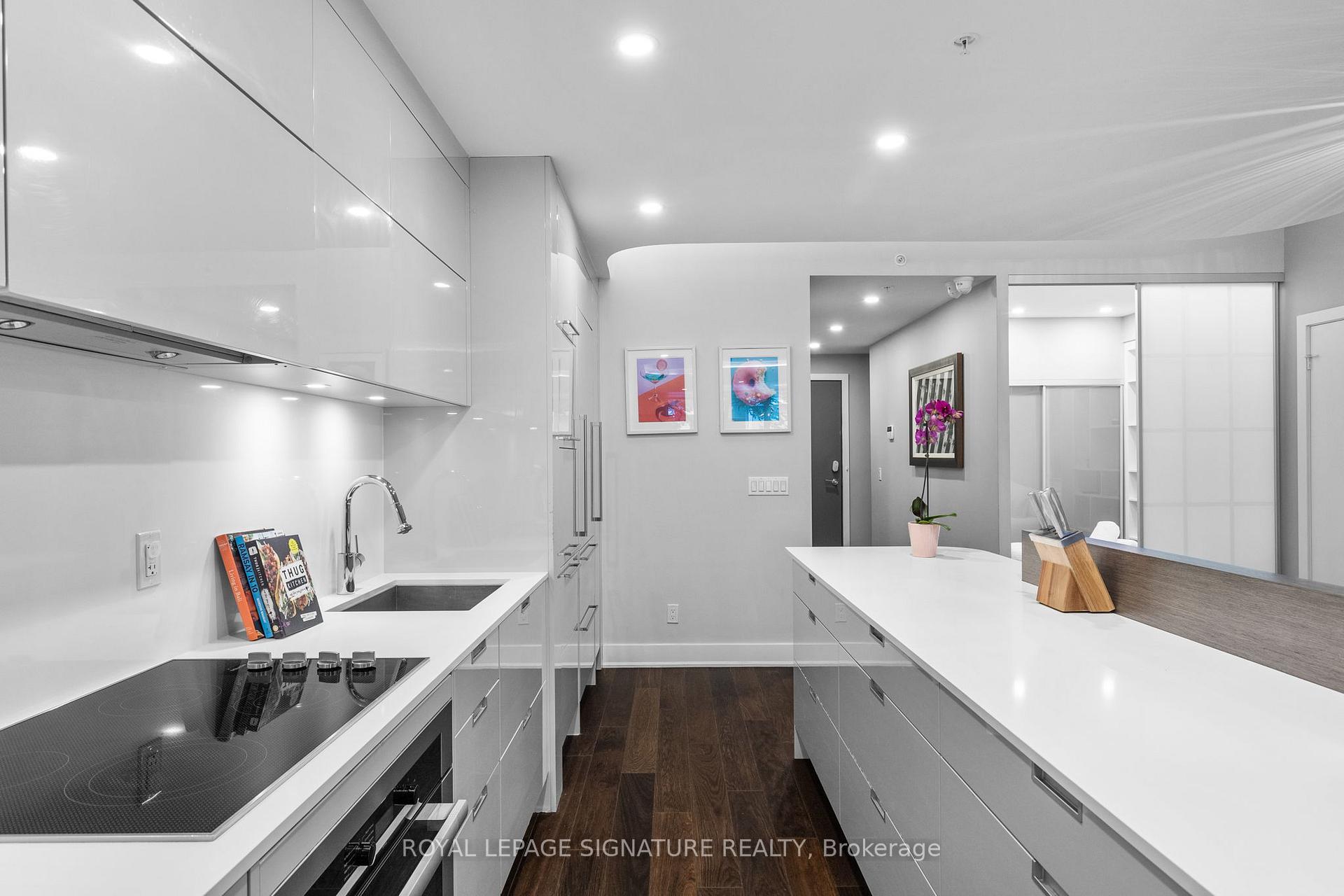 Photo 11 of Unit TH20, 30 Nelson Street, Toronto, Waterfront Communities — HOMEH