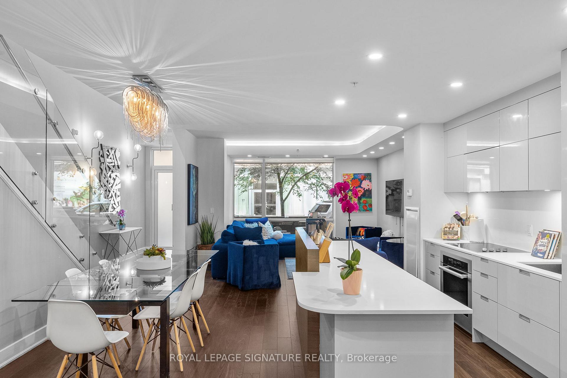 Photo 31 of Unit TH20, 30 Nelson Street, Toronto, Waterfront Communities — HOMEH