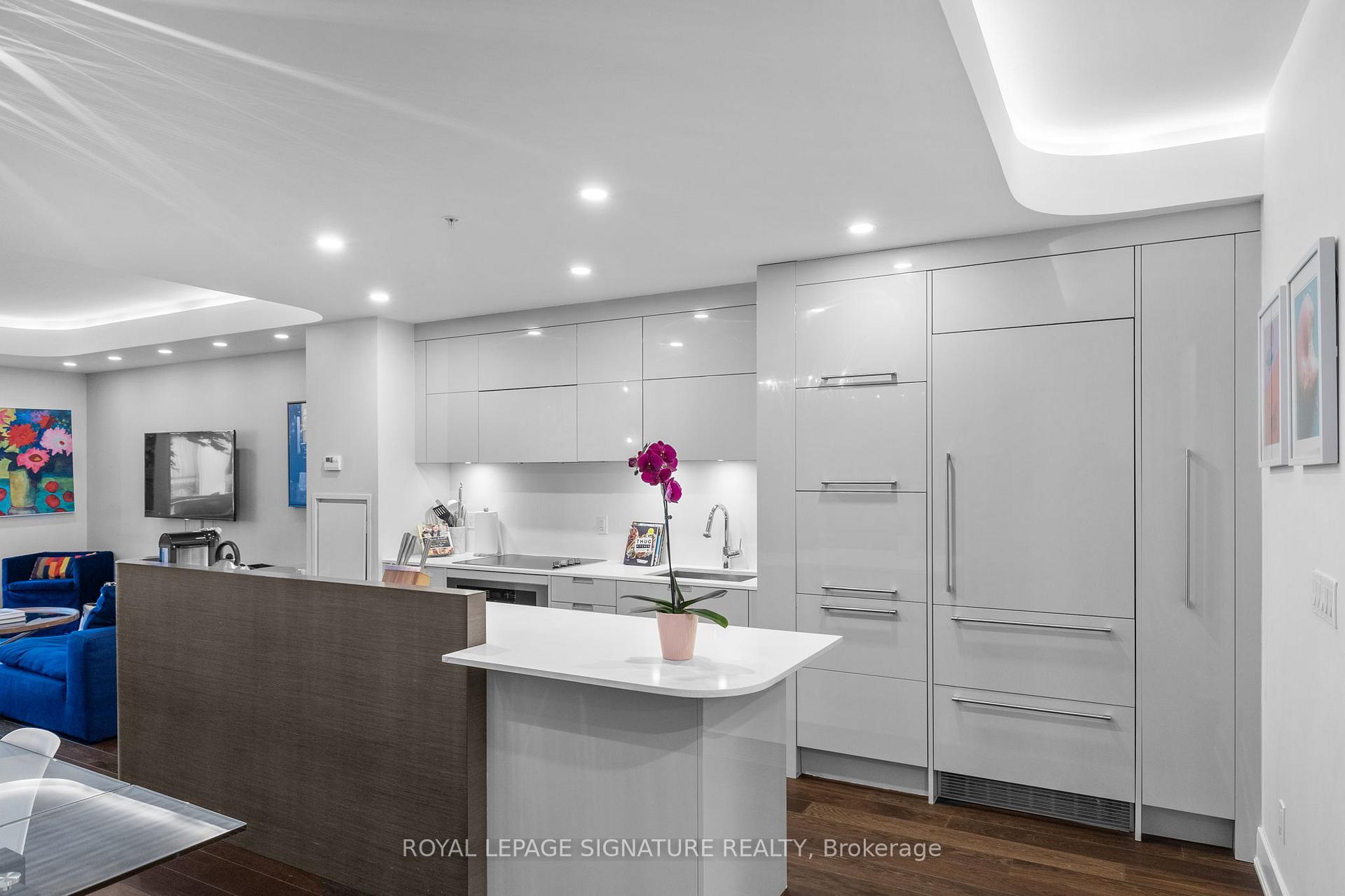 Photo 5 of Unit TH20, 30 Nelson Street, Toronto, Waterfront Communities — HOMEH