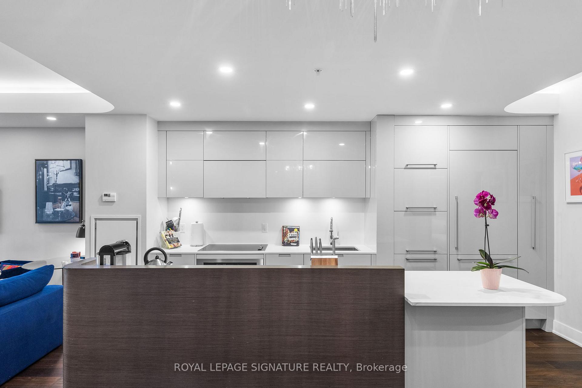 Photo 8 of Unit TH20, 30 Nelson Street, Toronto, Waterfront Communities — HOMEH