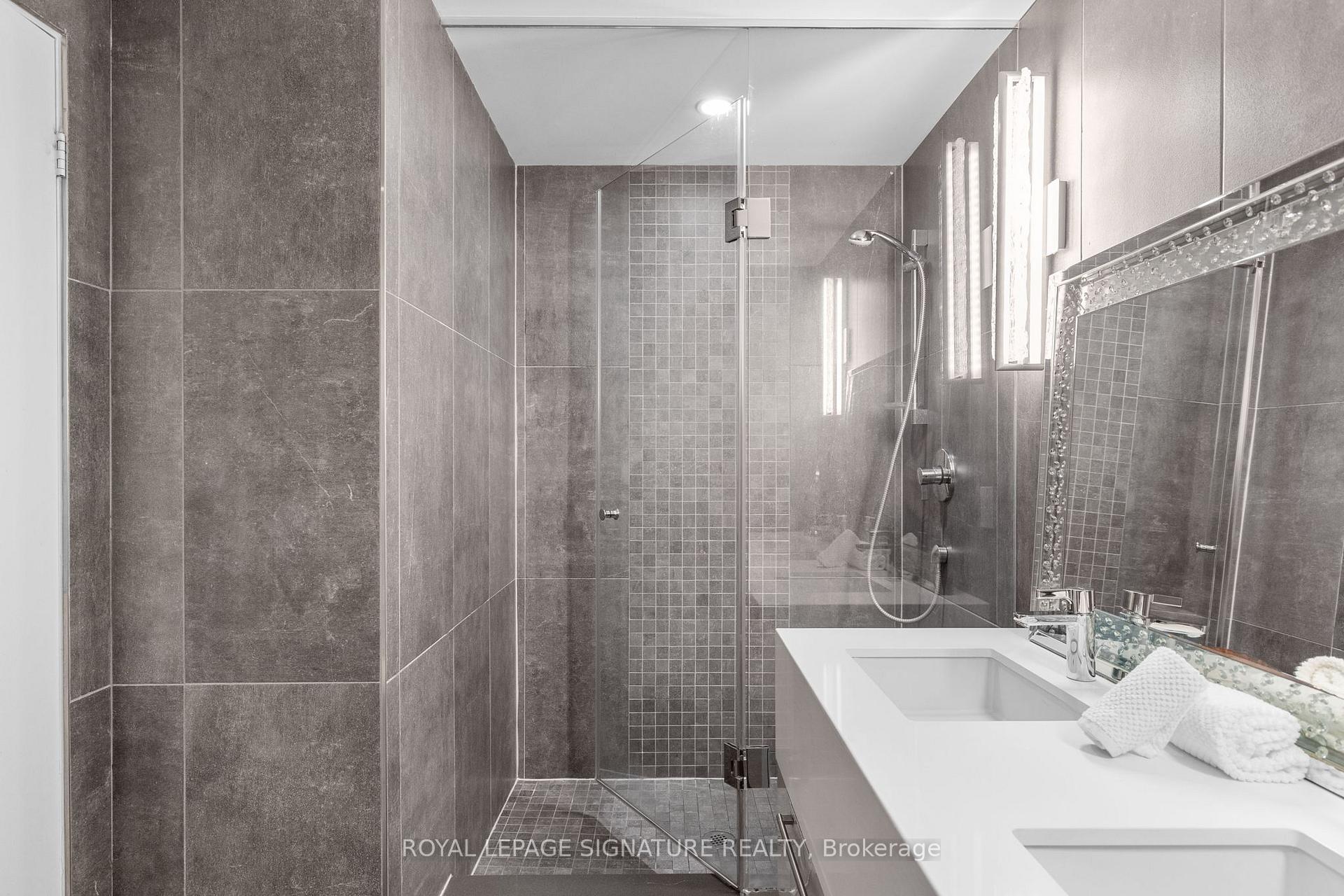 Photo 23 of Unit TH20, 30 Nelson Street, Toronto, Waterfront Communities — HOMEH