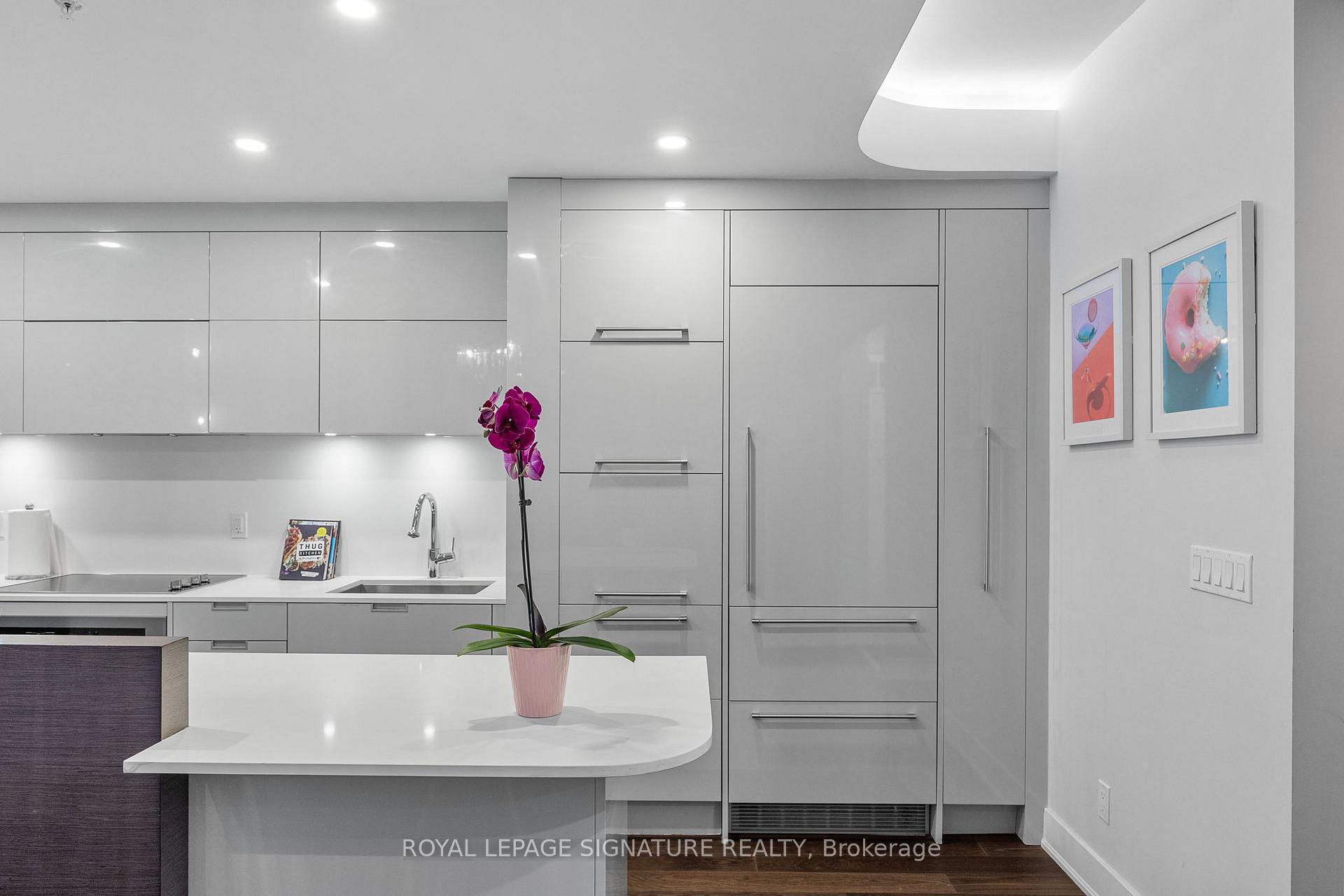 Photo 24 of Unit TH20, 30 Nelson Street, Toronto, Waterfront Communities — HOMEH