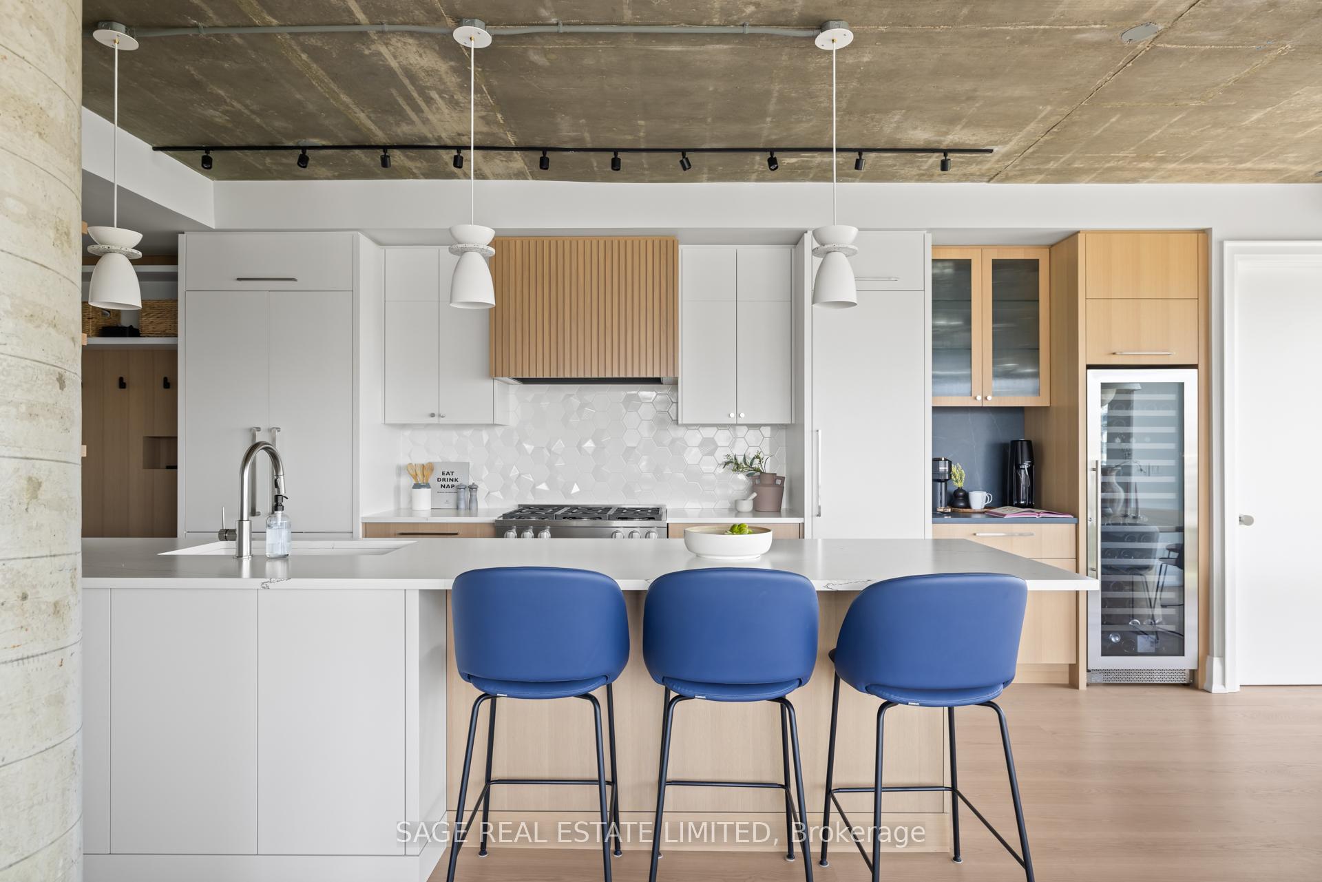 Photo 12 of Unit 912, 1 Shaw Street, Toronto, Niagara — HOMEH