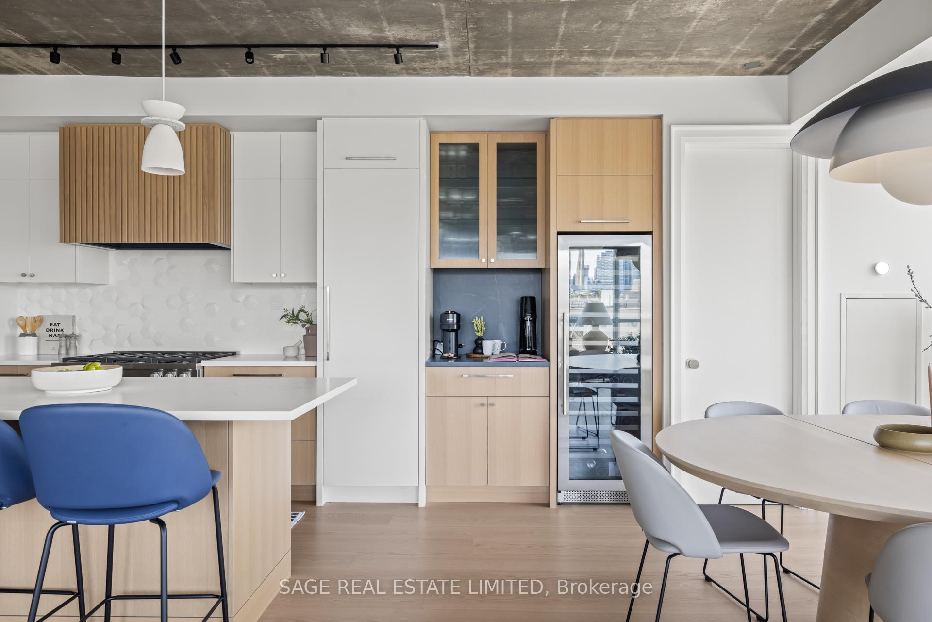 Photo 4 of Unit 912, 1 Shaw Street, Toronto, Niagara — HOMEH