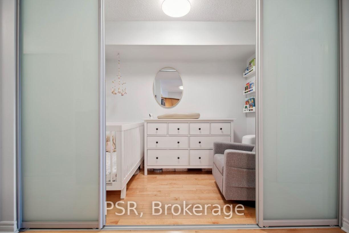 Front of Unit 1536, 250 Wellington Street W