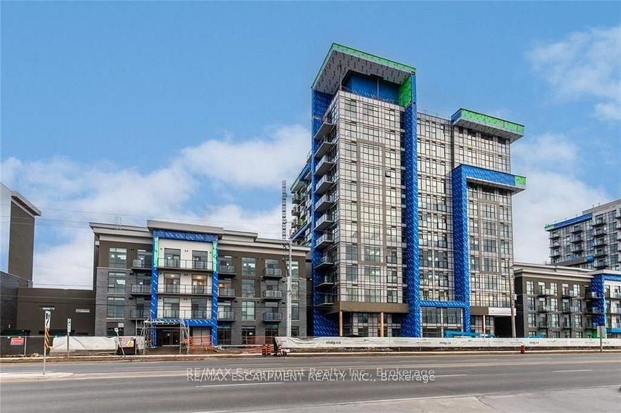 Front of Unit 906, 470 Dundas Street E