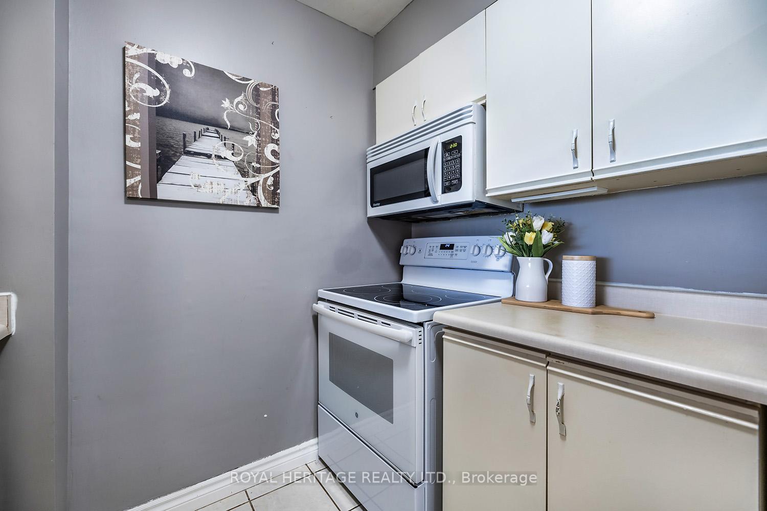 Photo 5 of Unit 606, 1665 Pickering Parkway, Pickering, Village East — HOMEH